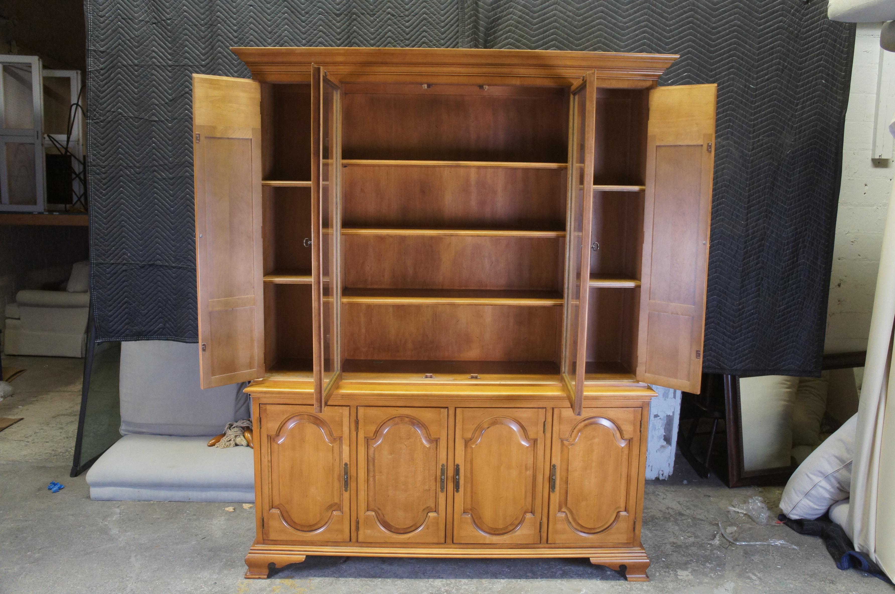 20th Century Italian Provincial Walnut China Display Cabinet Cupboard French In Good Condition In Dayton, OH