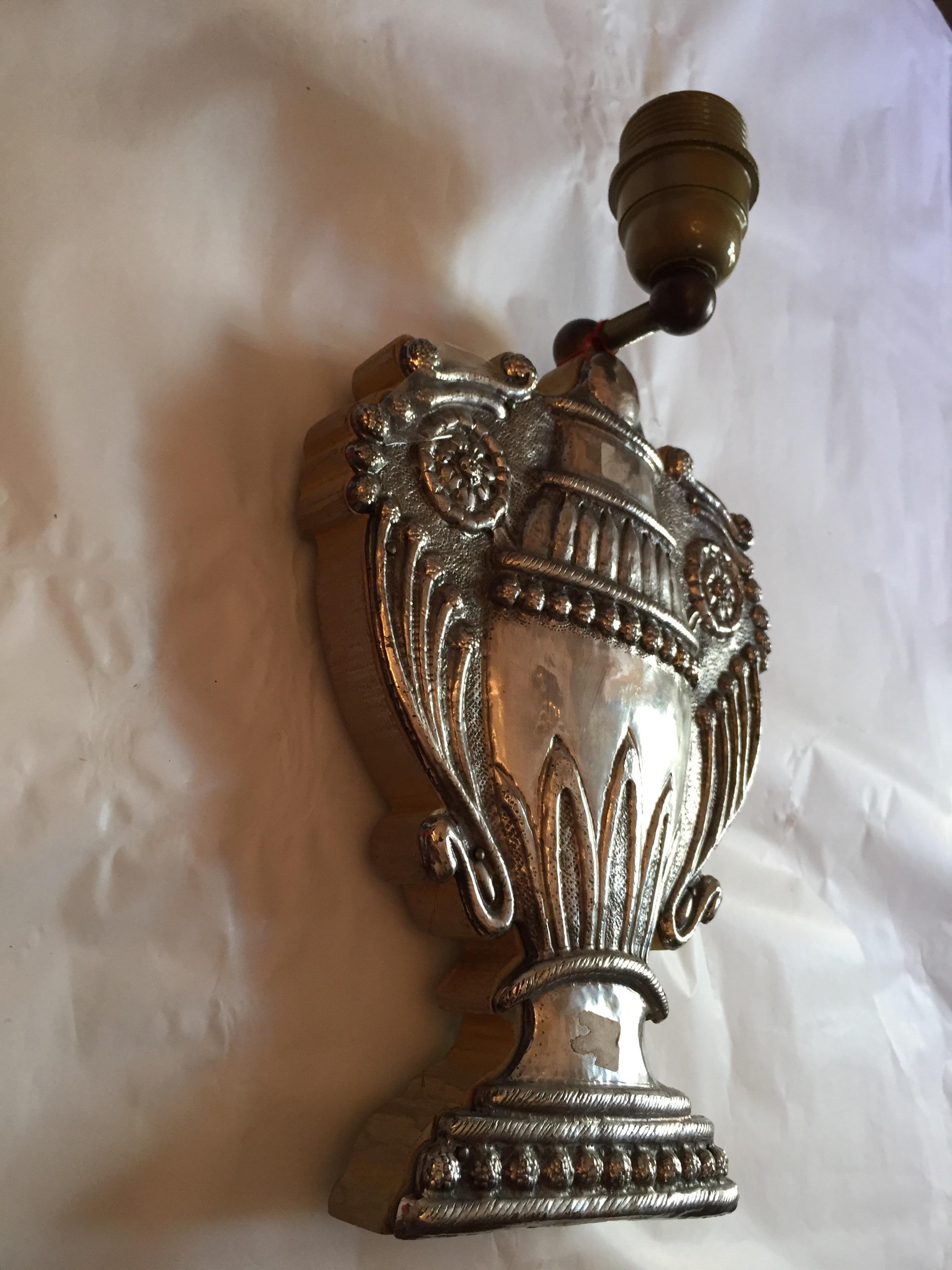 Italian Repoussé Silvered Sconce Urn Vase Wall-Light 20th Century Baroque Style For Sale 2