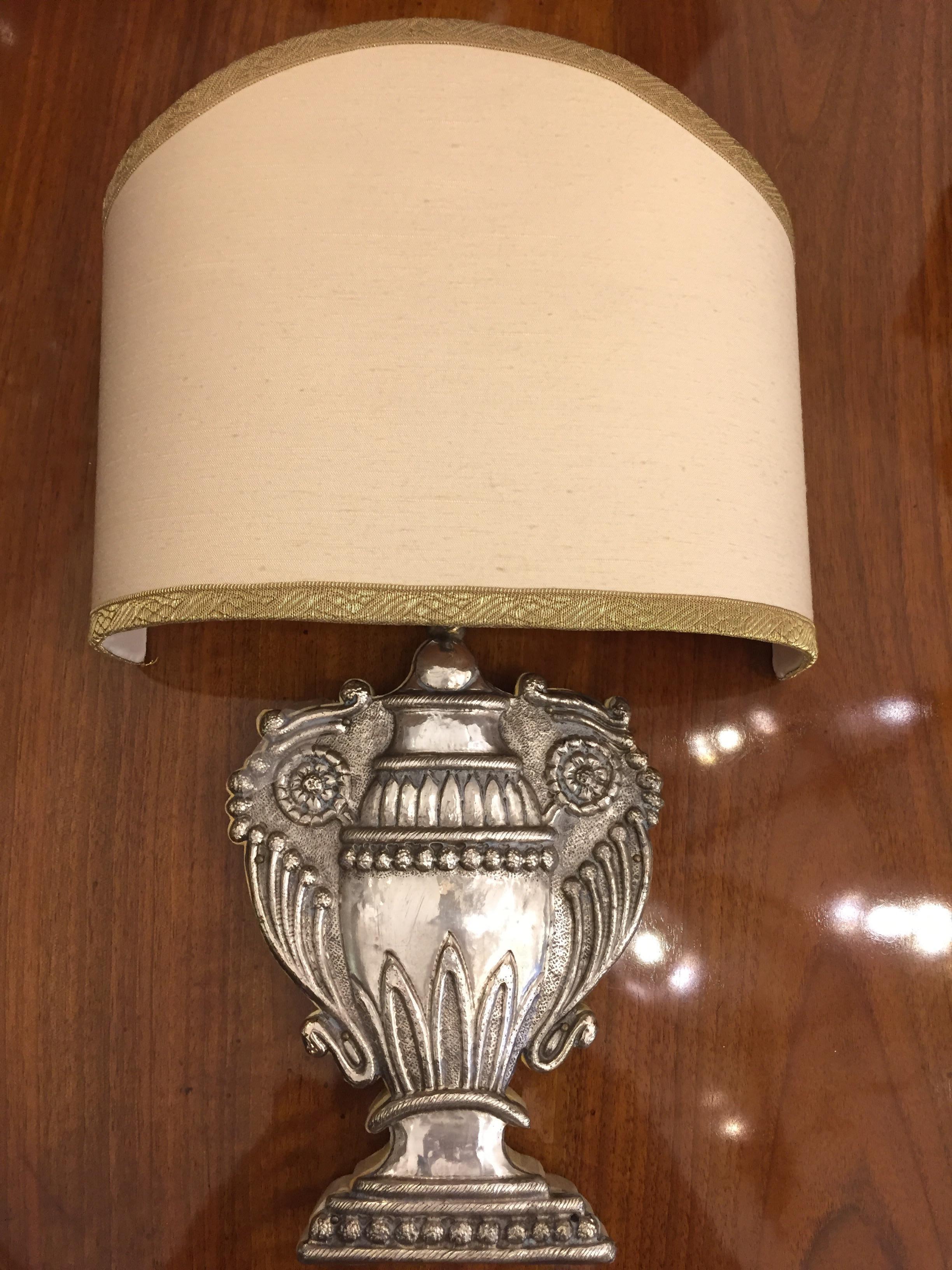 Italian Repoussé Silvered Sconce Urn Vase Wall-Light 20th Century Baroque Style For Sale 10