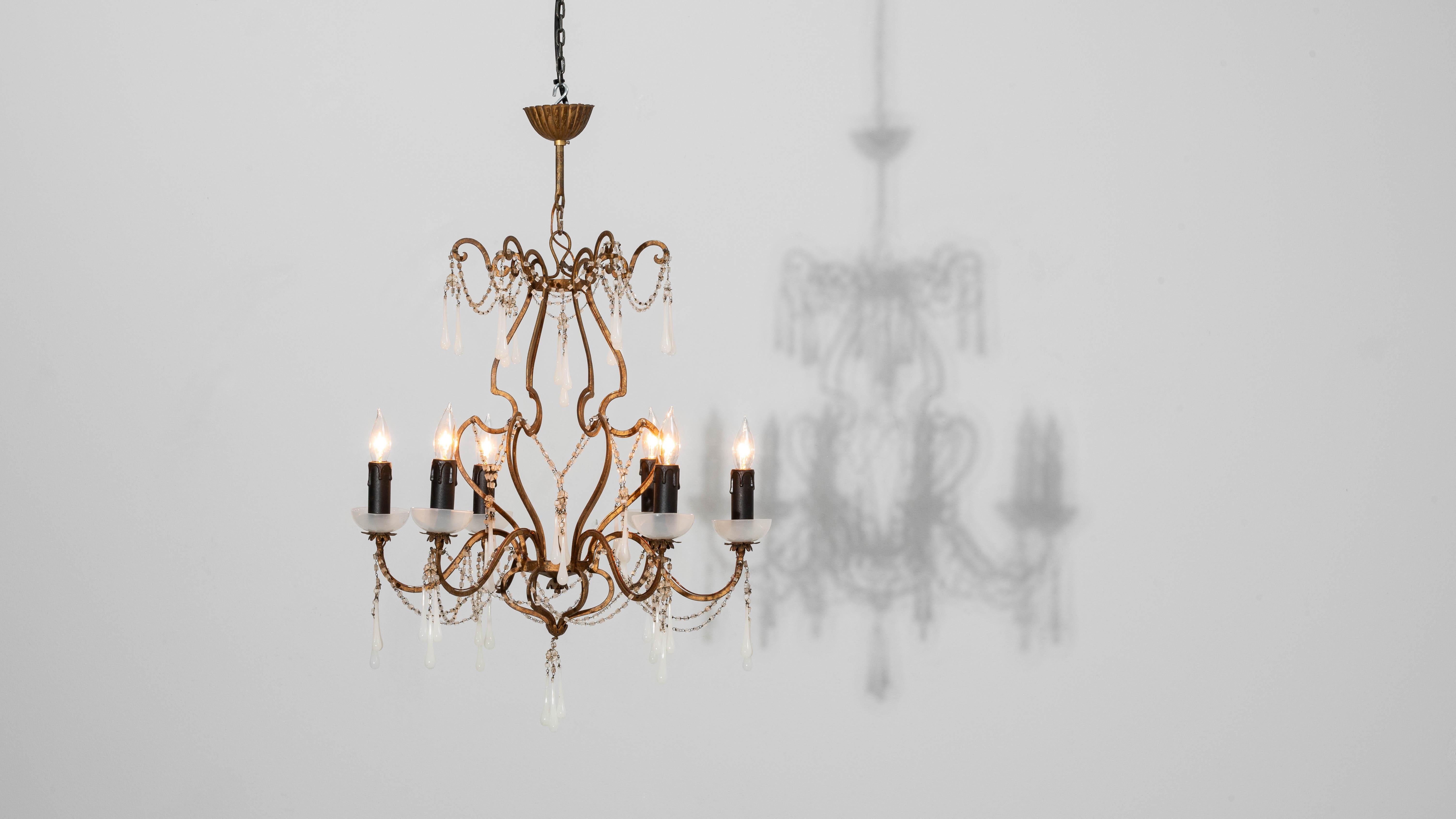 Lustre en métal doré et gouttes de verre du 20e siècle de style néo-rococo italien en vente 1