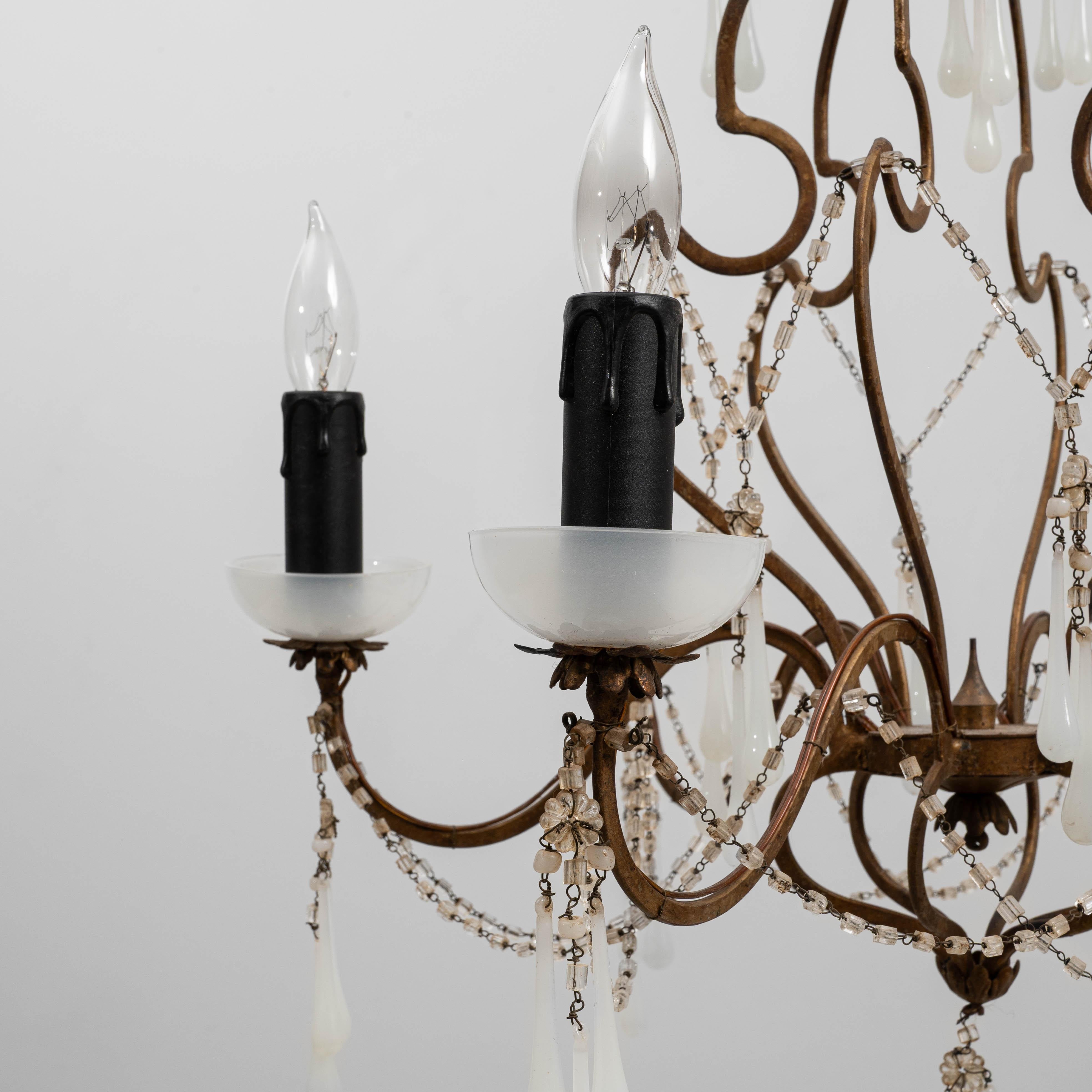 Lustre en métal doré et gouttes de verre du 20e siècle de style néo-rococo italien en vente 3