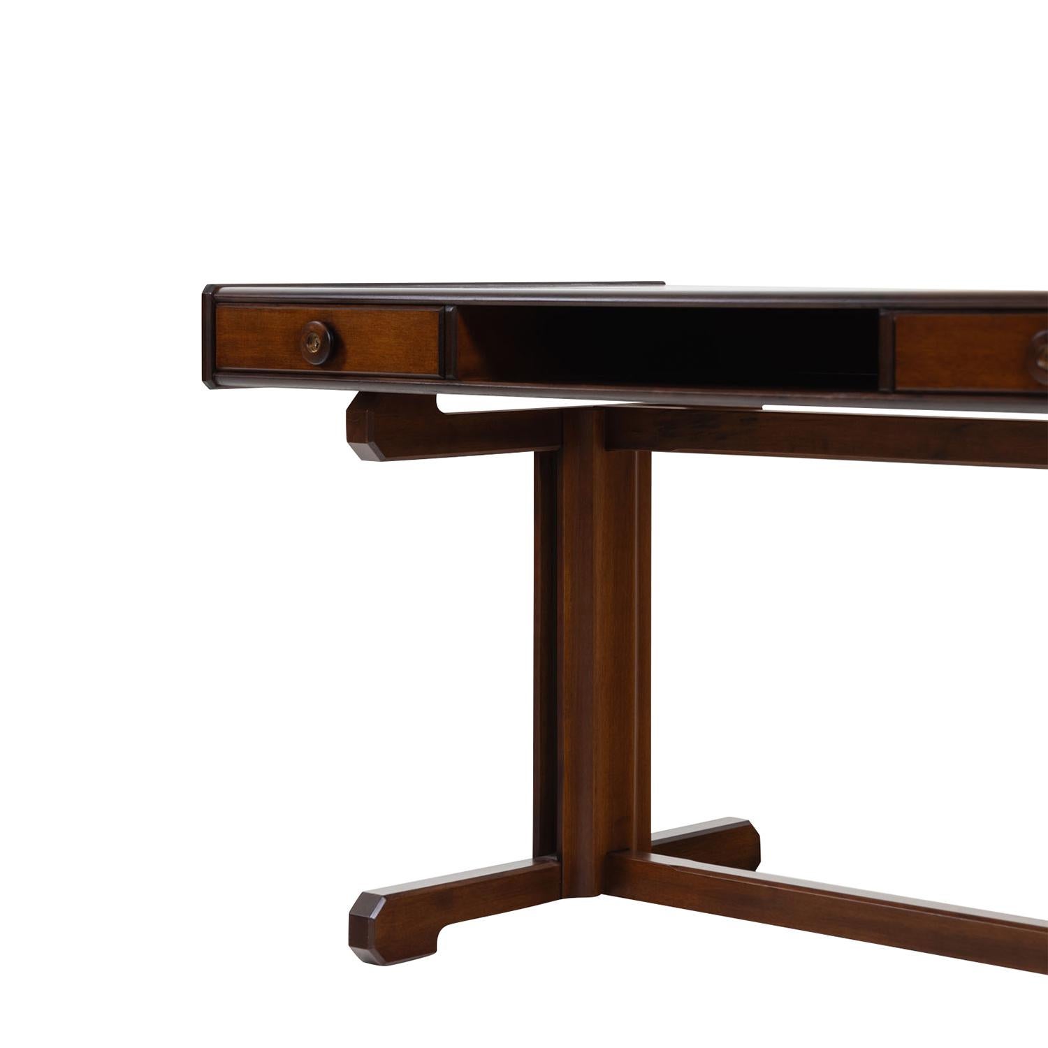 20ième siècle Table à écrire Bernini italienne du 20ème siècle, bureau de Gianfranco Frattini en vente