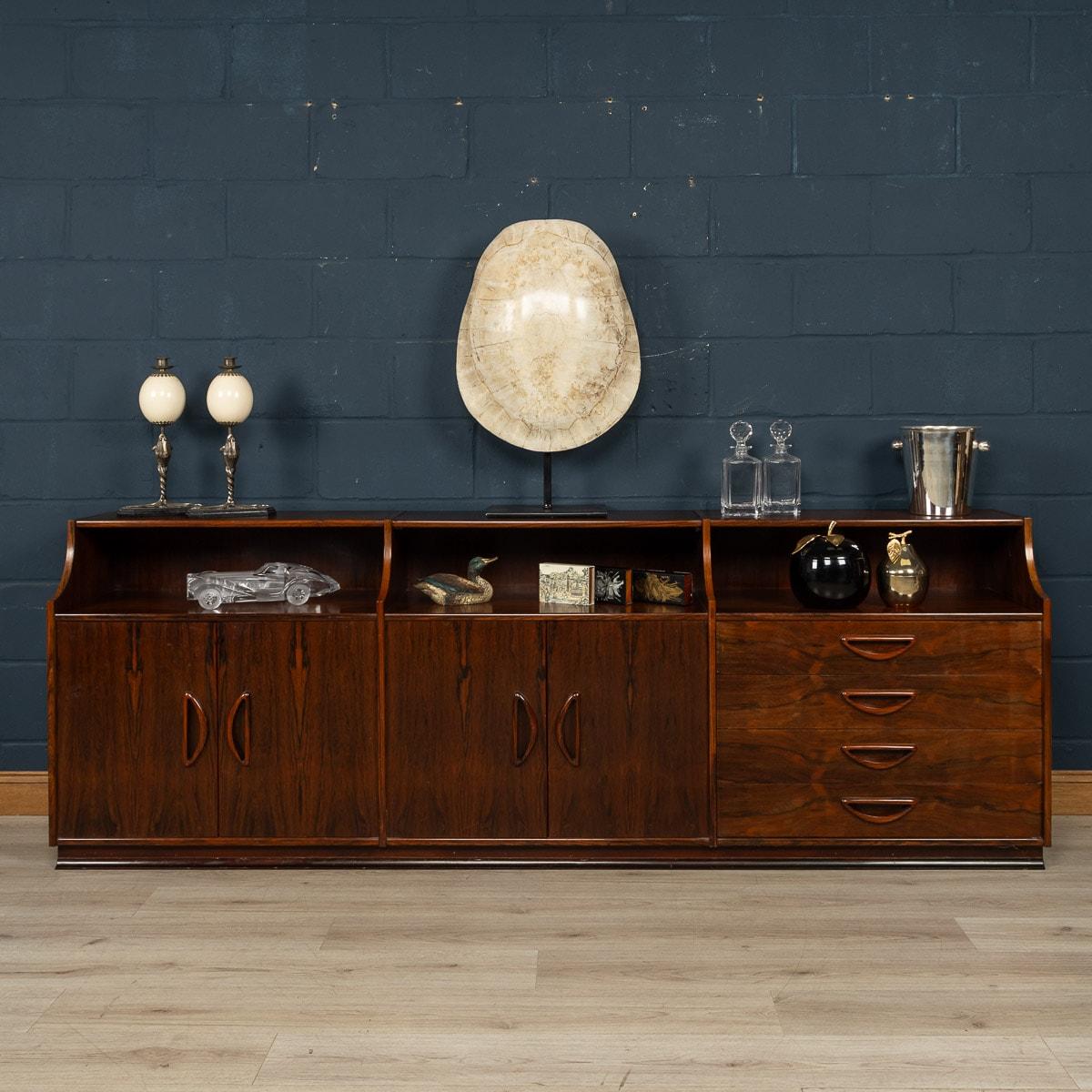 20th Century Italian Rosewood Sideboard, c.1960s In Good Condition For Sale In Royal Tunbridge Wells, Kent