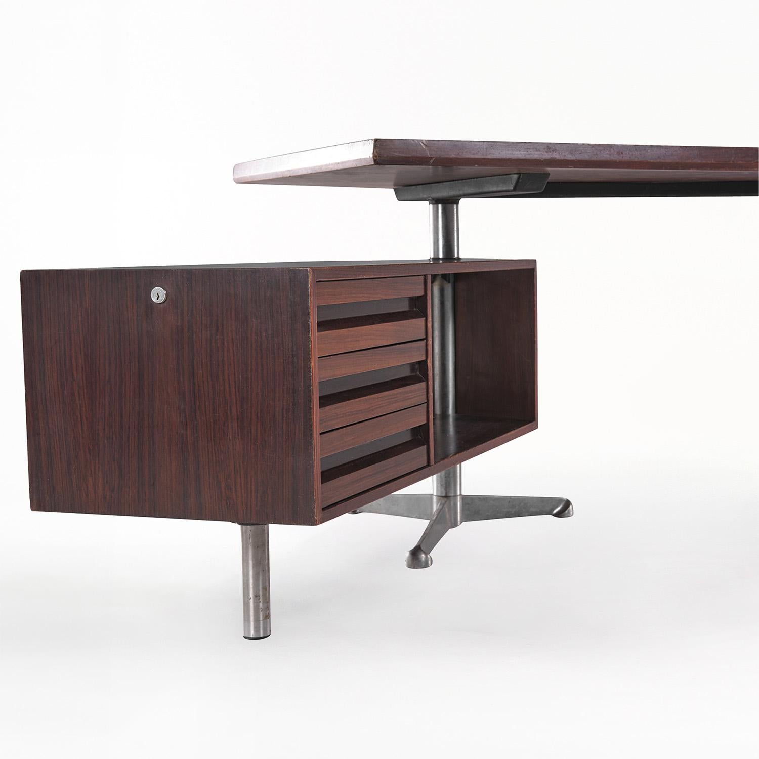 Mid-Century moderno Tavolo da scrittura in palissandro italiano del XX secolo - Scrivania di Osvaldo Borsani & Tecno in vendita