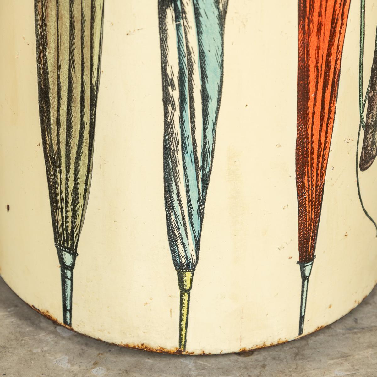 Parapluie rond et Stand Sticks italien du 20ème siècle par Piero Fornasetti c.1950 en vente 6