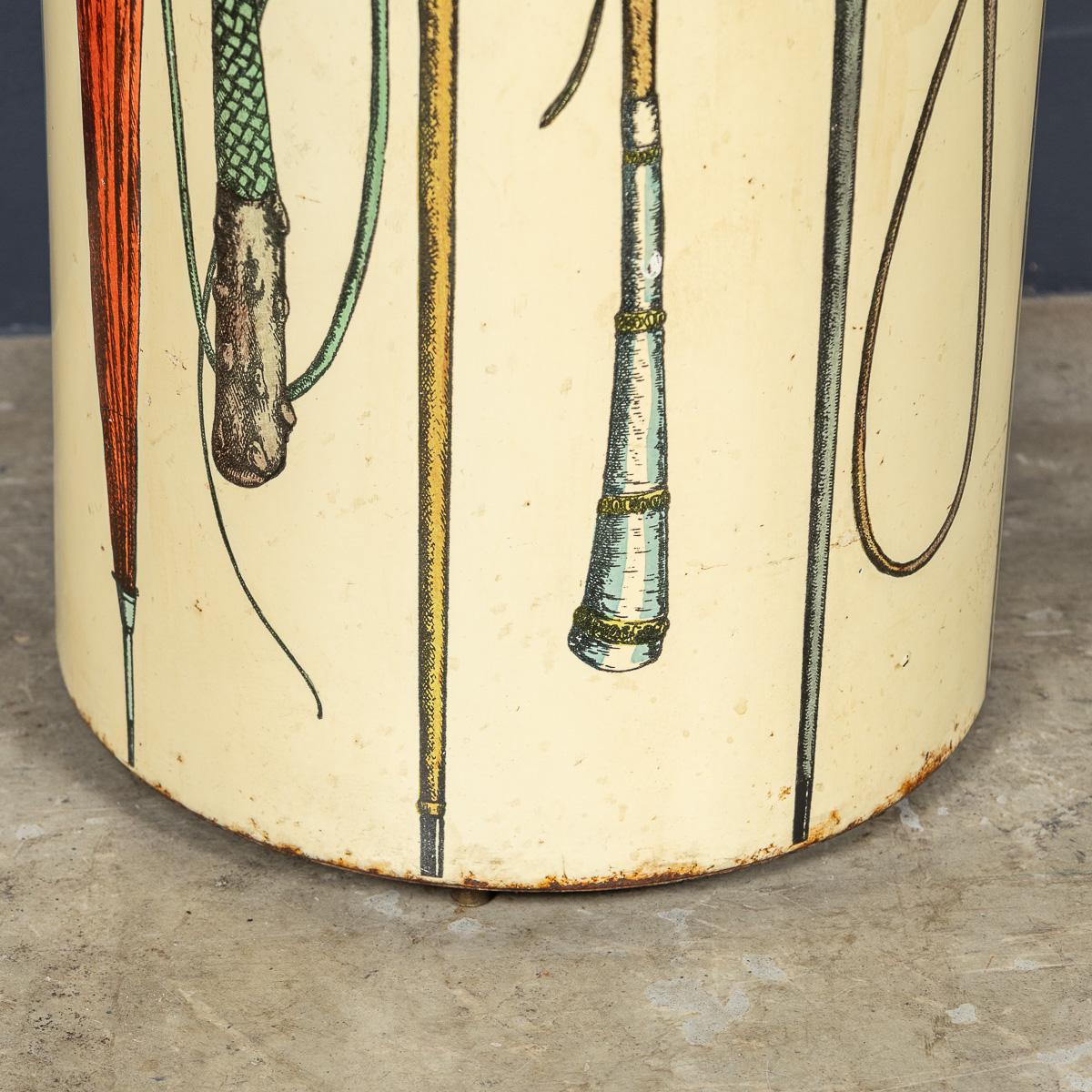Parapluie rond et Stand Sticks italien du 20ème siècle par Piero Fornasetti c.1950 en vente 11