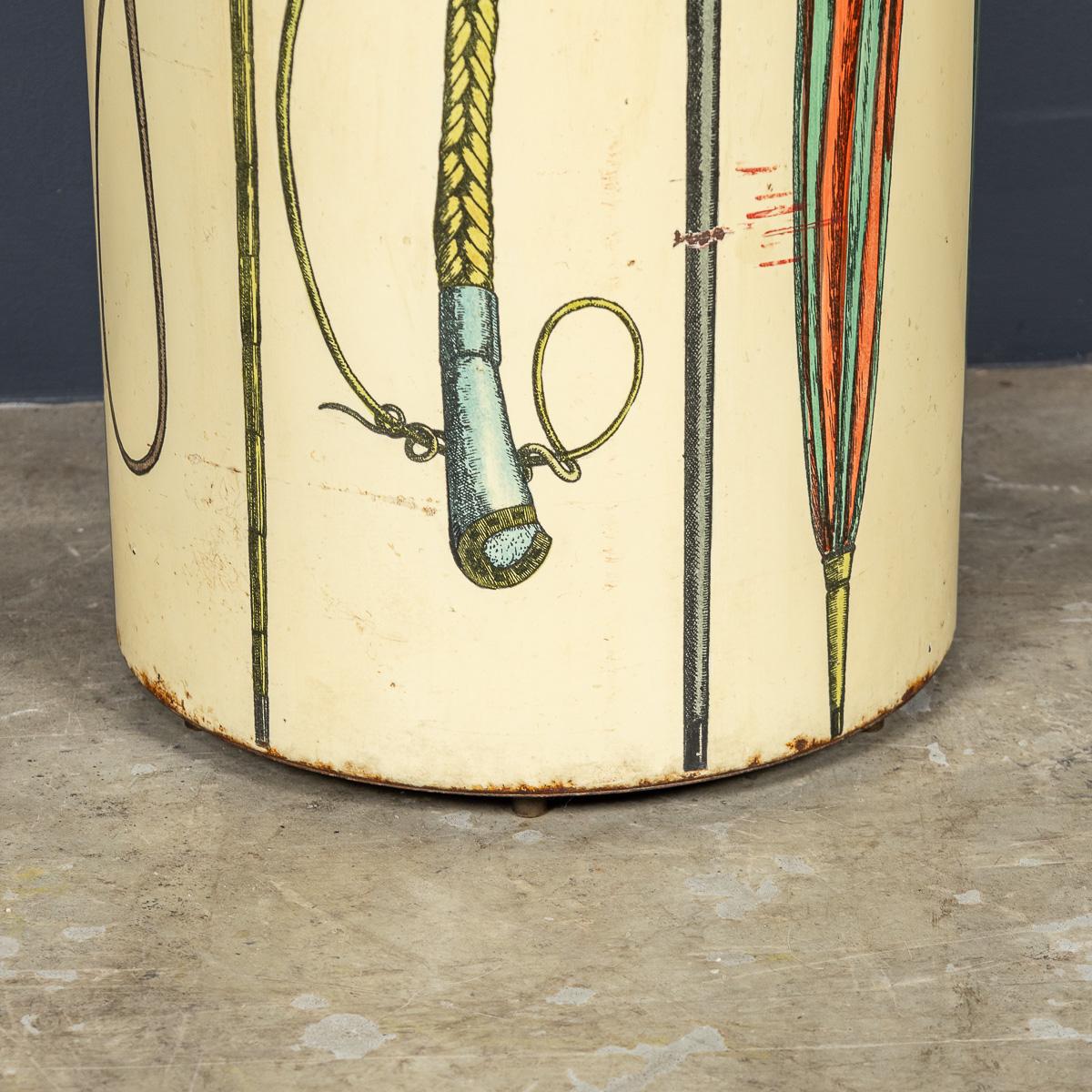 Parapluie rond et Stand Sticks italien du 20ème siècle par Piero Fornasetti c.1950 en vente 13