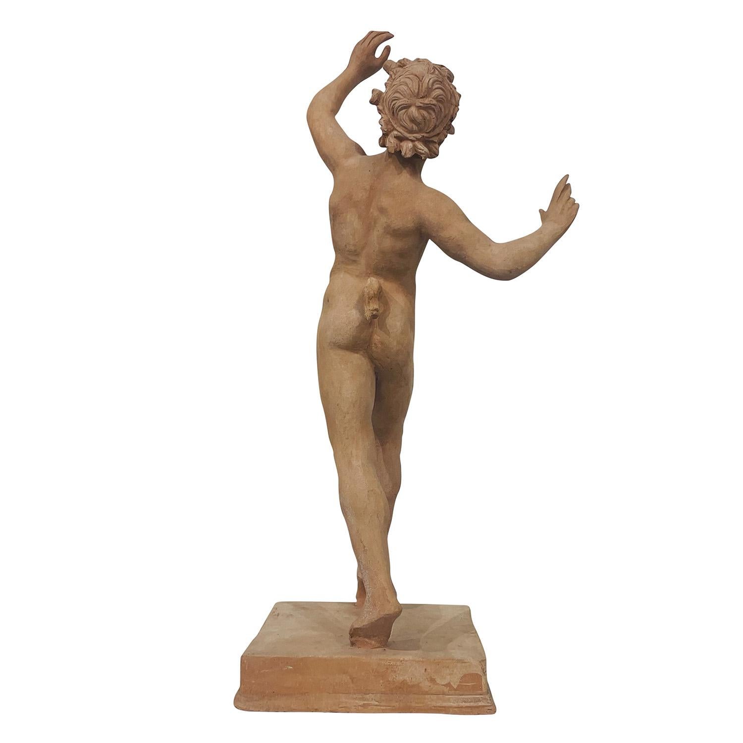 Italiano Statuetta di Satiro Danzante del 20° secolo - Scultura in terracotta d'epoca in vendita