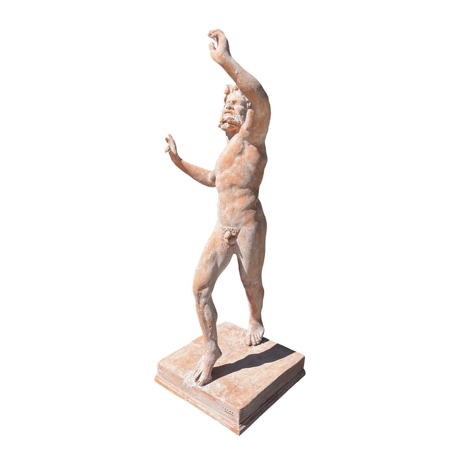 Italiano Statuetta di Satiro Danzante del 20° secolo - Scultura in terracotta d'epoca in vendita