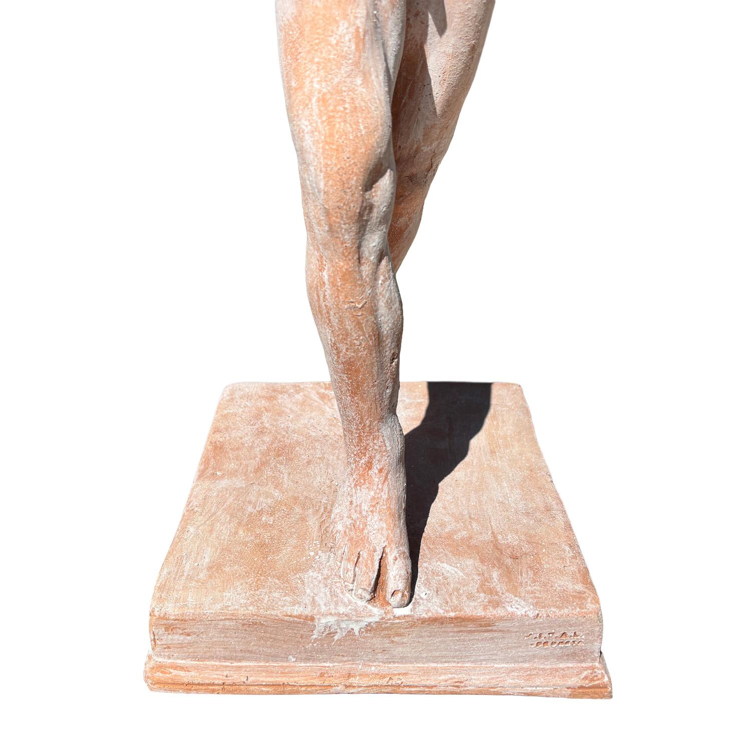 Statuetta di Satiro Danzante del 20° secolo - Scultura in terracotta d'epoca In condizioni buone in vendita a West Palm Beach, FL