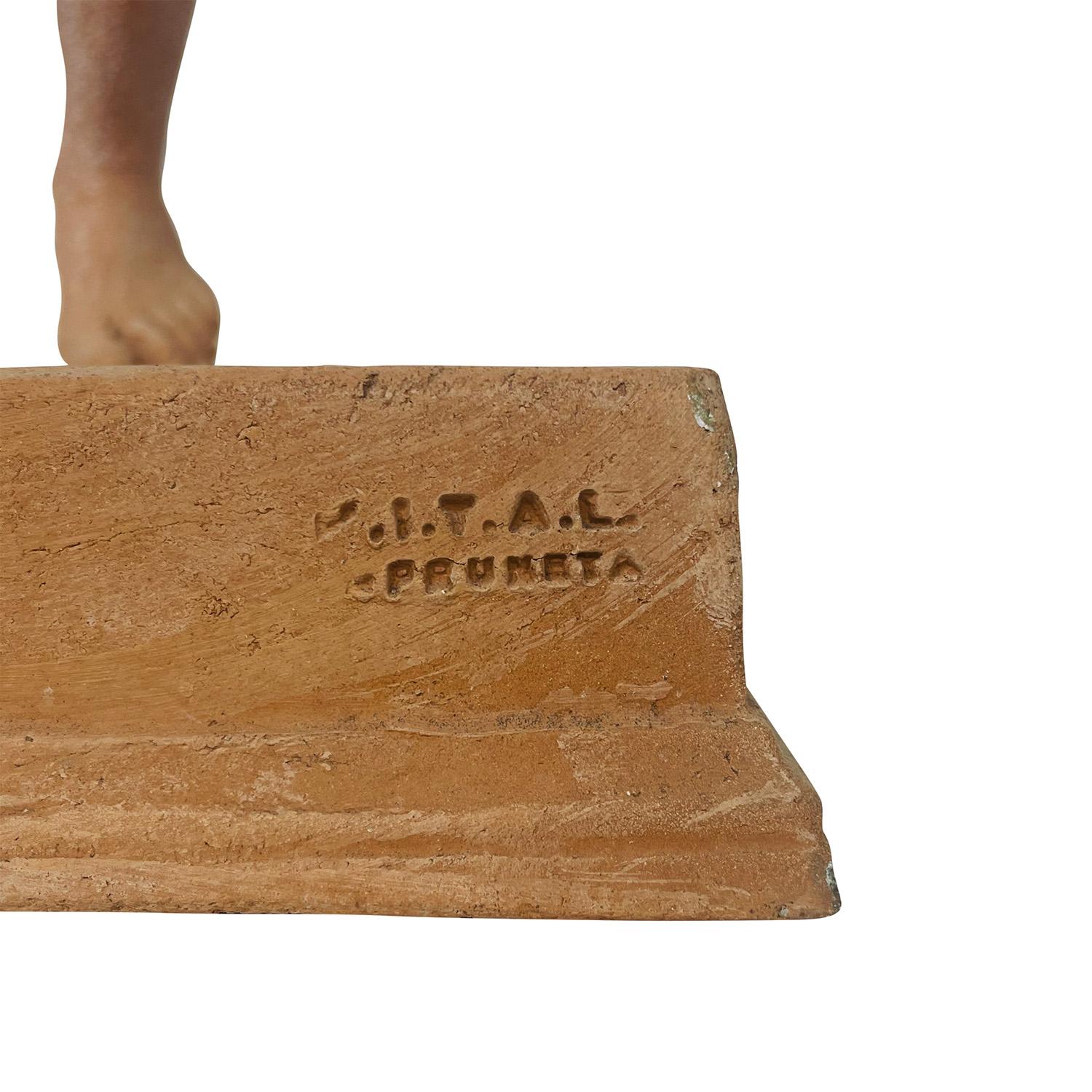 Terracotta Statuetta di Satiro Danzante del 20° secolo - Scultura in terracotta d'epoca in vendita