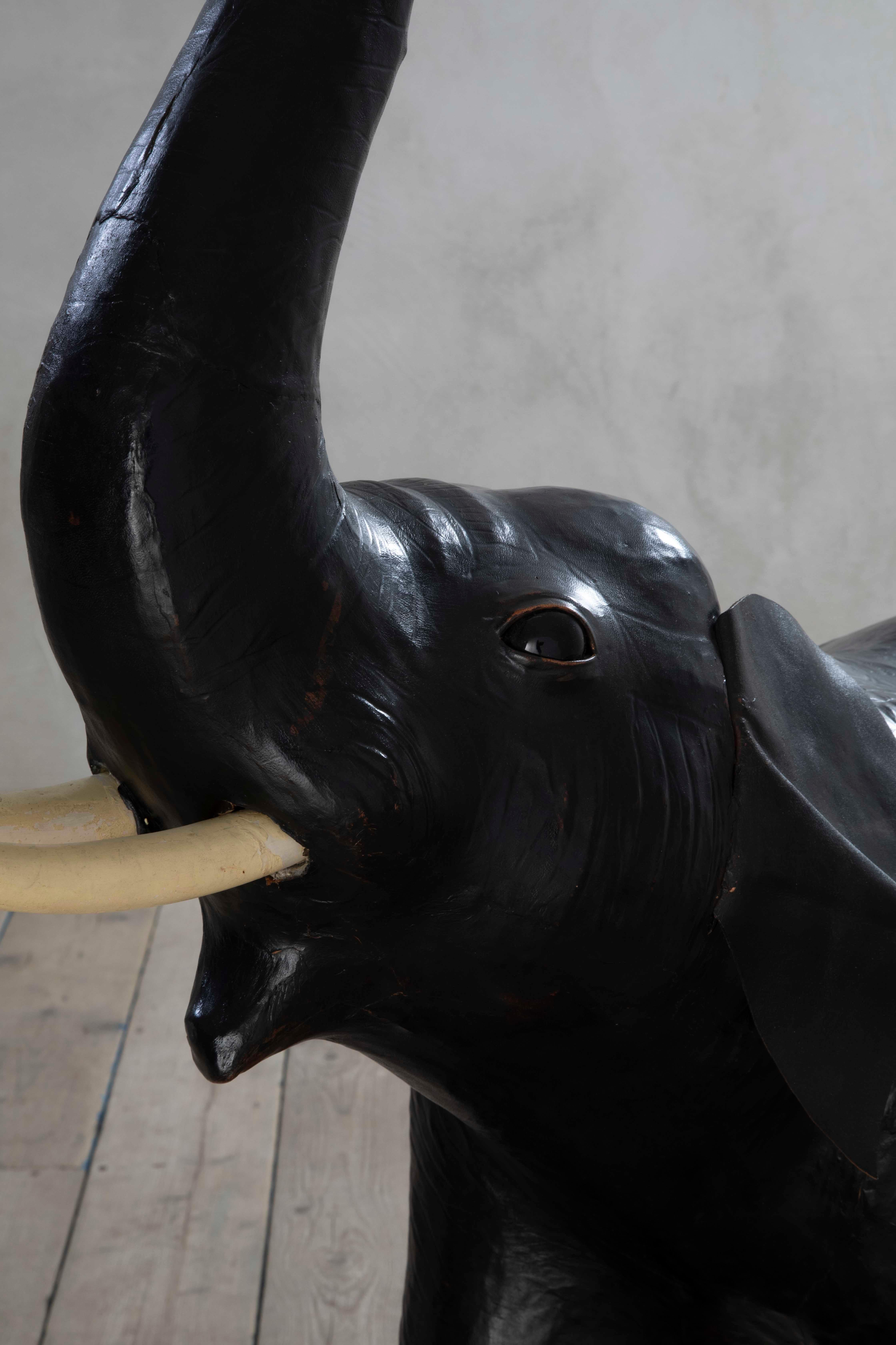 Escultura italiana del siglo XX Elefante de papel maché al estilo de Abercrombie en venta 3