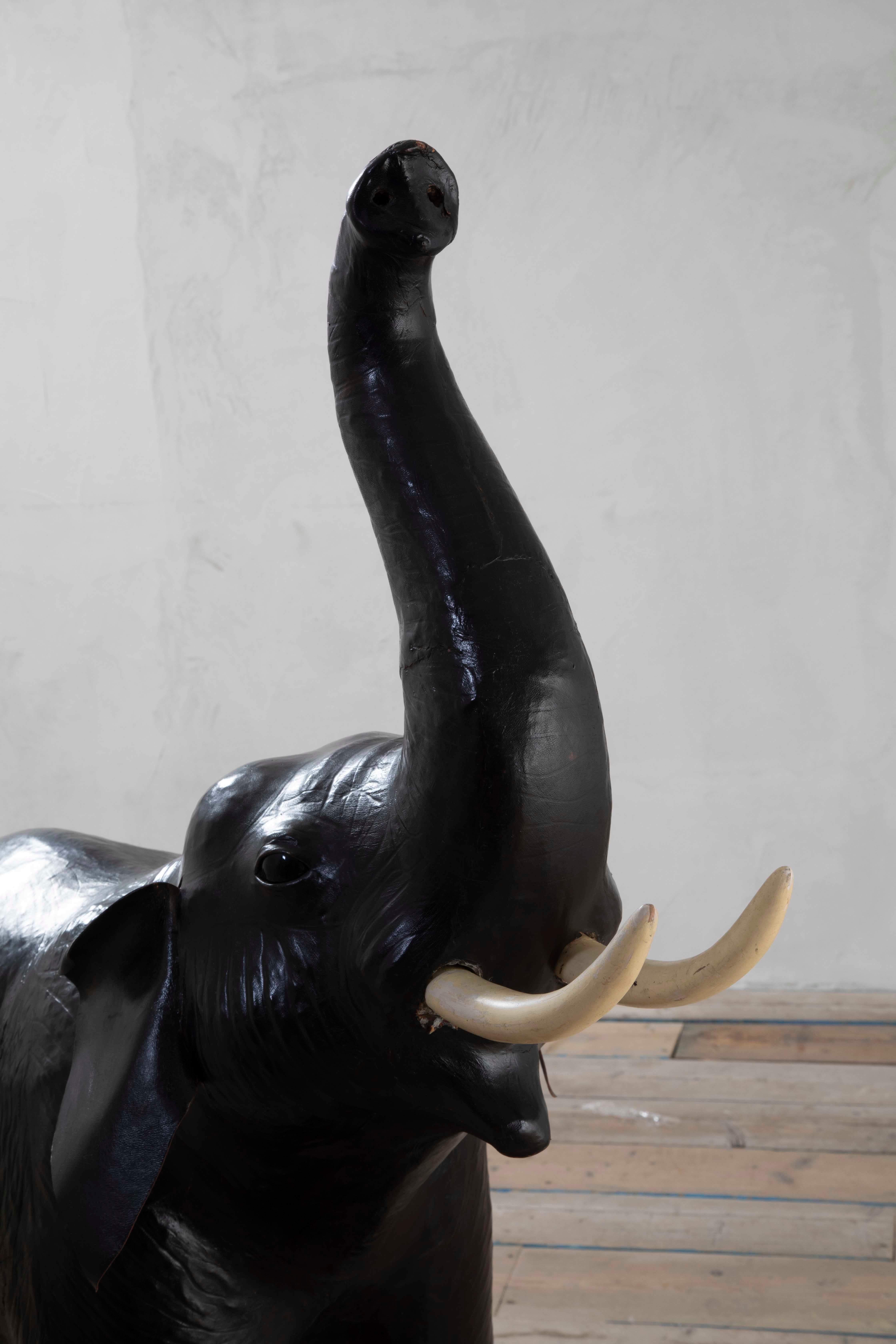 Escultura italiana del siglo XX Elefante de papel maché al estilo de Abercrombie en venta 4