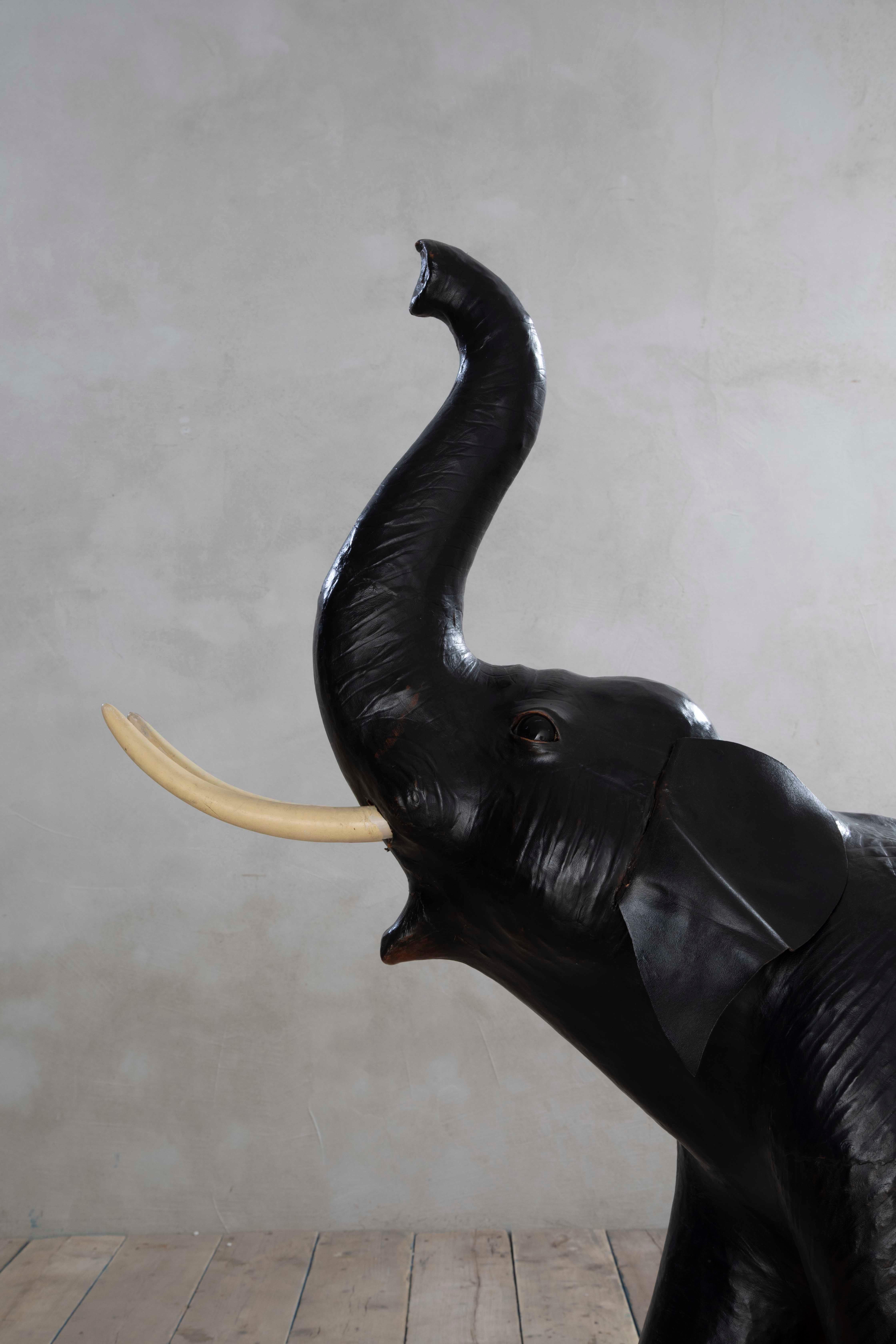 Escultura italiana del siglo XX Elefante de papel maché al estilo de Abercrombie en venta 6