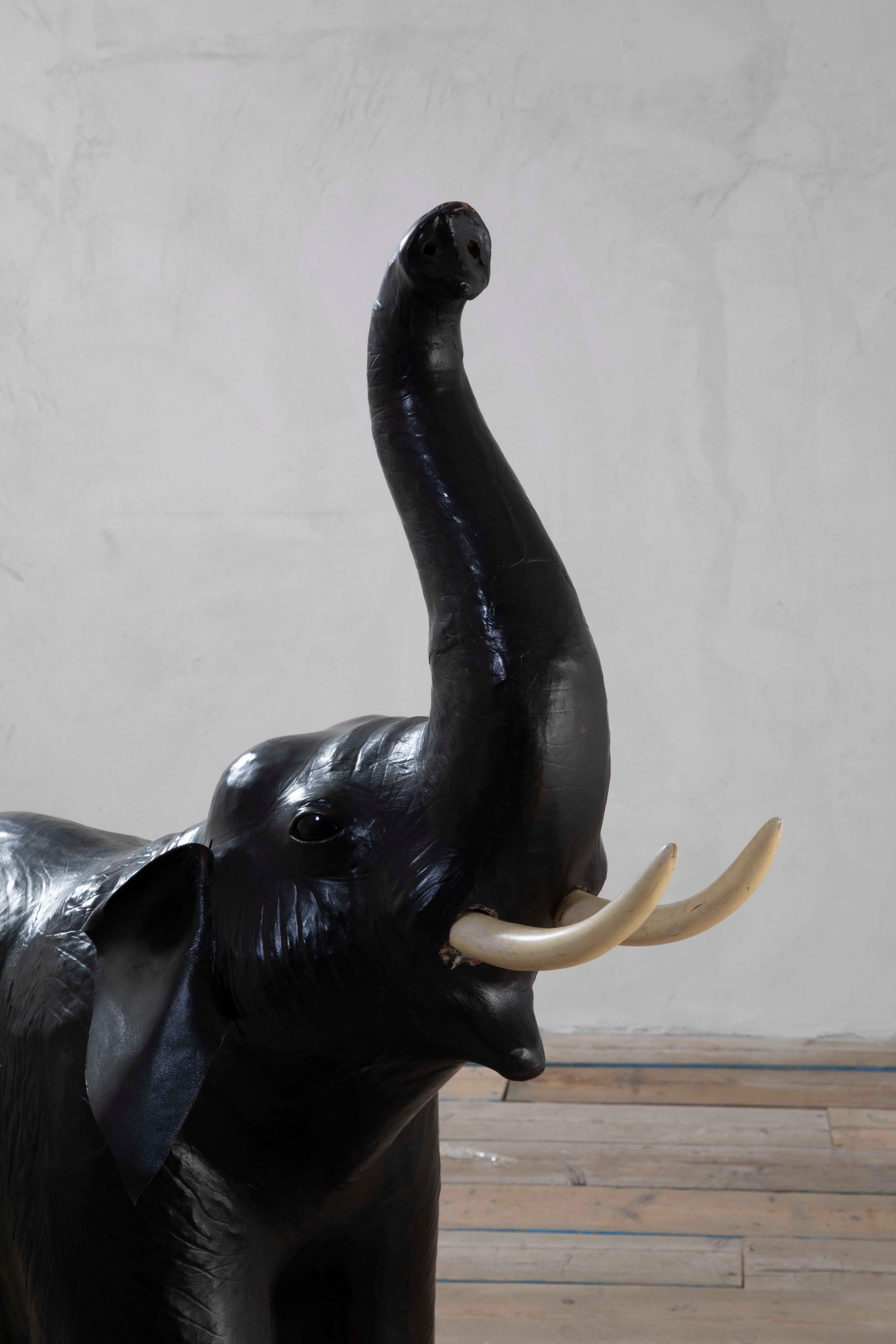 Escultura italiana del siglo XX Elefante de papel maché al estilo de Abercrombie en venta 1