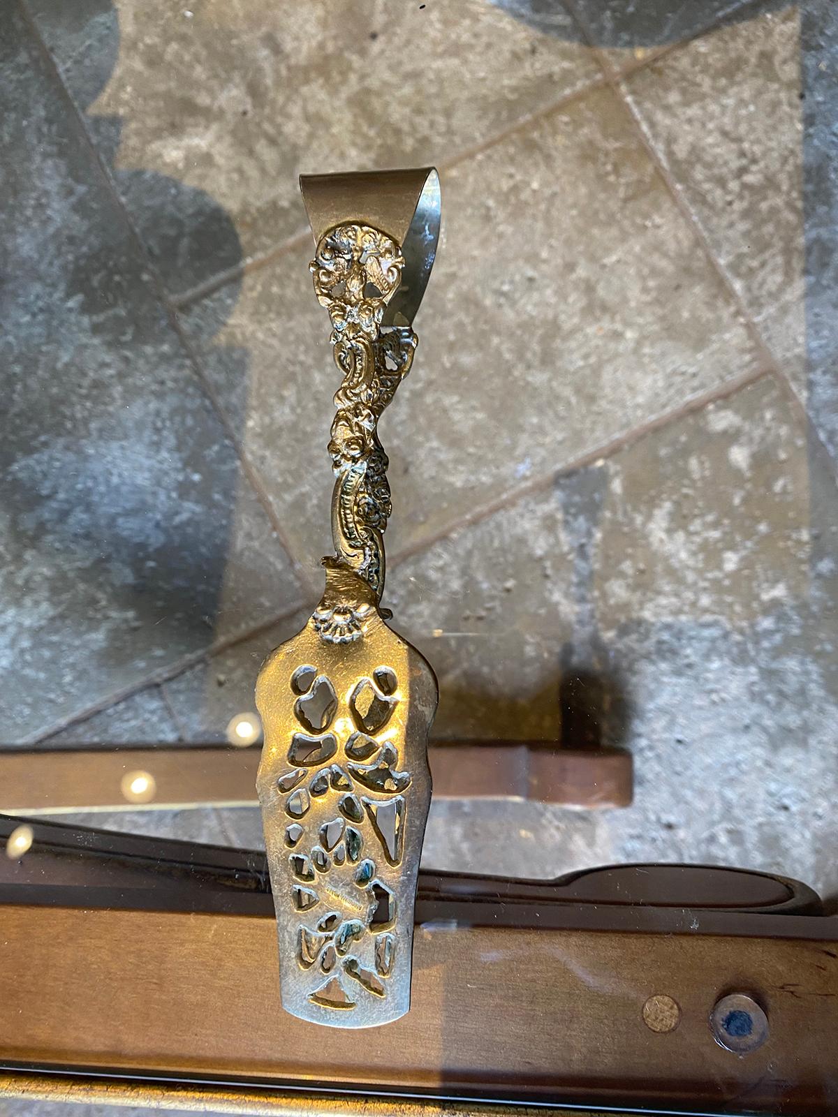 Argent Pince à charcuterie italienne de service du 20ème siècle en métal argenté avec grandon, marquée en vente