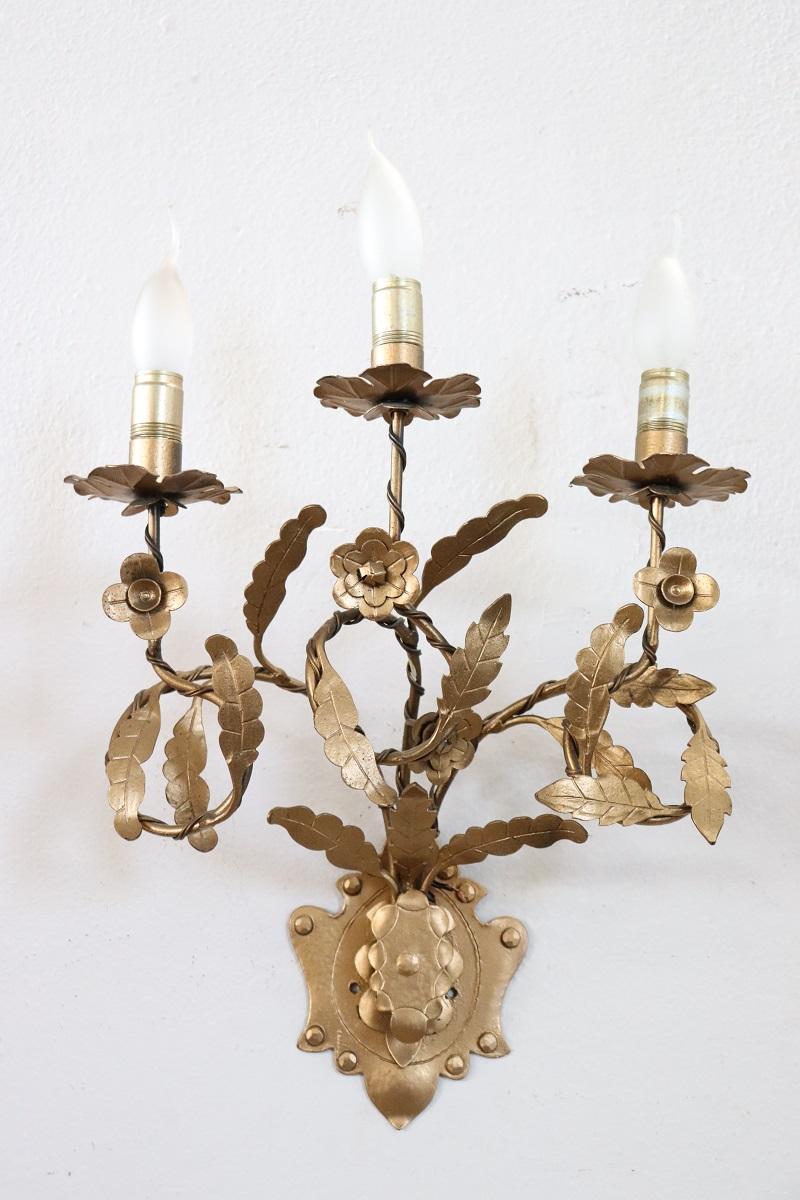 20th Century Italian Set of 3 Sconces in Gilt Iron For Sale 1