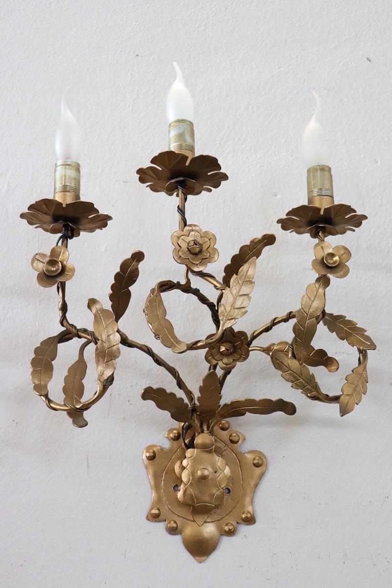 20th Century Italian Set of 3 Sconces in Gilt Iron For Sale 3