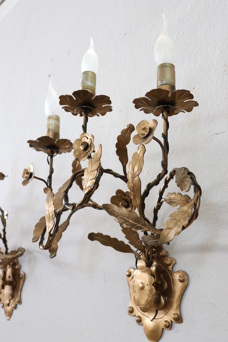20th Century Italian Set of 3 Sconces in Gilt Iron For Sale 4