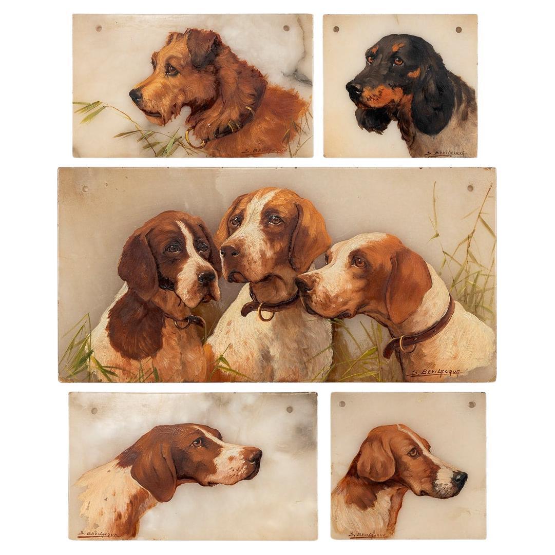 20e siècle Ensemble italien de cinq peintures à l'huile sur marbre représentant des chiens de chasse c.C. 1920