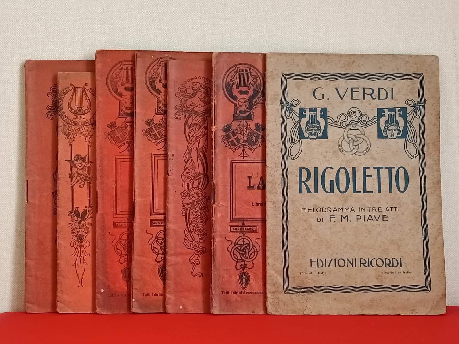 Septième série de livrets d'opéra imprimés au début du XXe siècle en Italie.
G.Verdi Rigoletto, G.Verdi Nabucco, G.Verdi La Traviata, V.Bellini I Puritani, G. Donizetti Don Pasquale, G. Donizetti Don Sebastiano, G. Donizetti Linda Di Chamonix. 