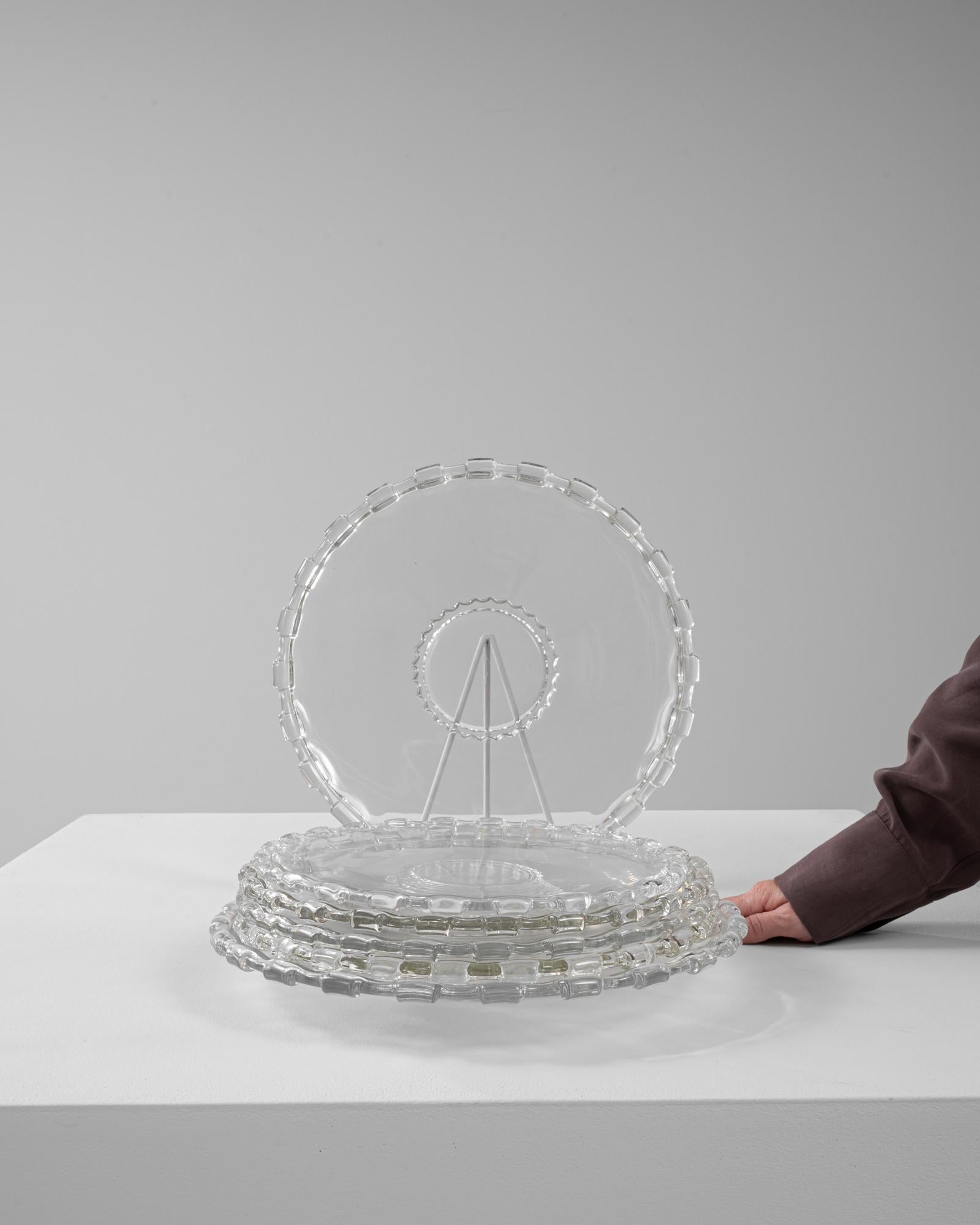 Ensemble de six assiettes en cristal italien du 20e siècle en vente 4