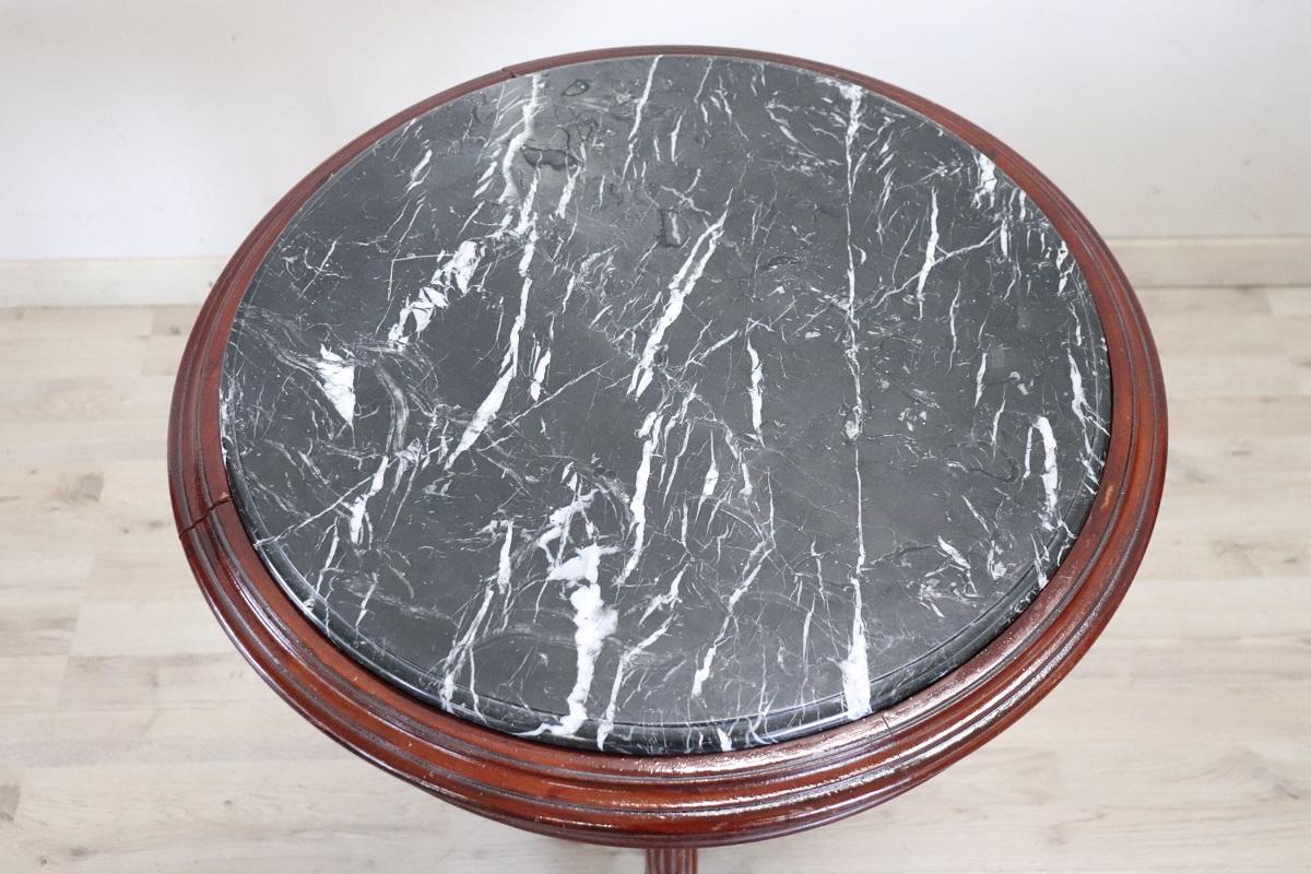 Table d'appoint italienne du 20e siècle en Beeche Wood avec plateau en marbre Bon état - En vente à Casale Monferrato, IT