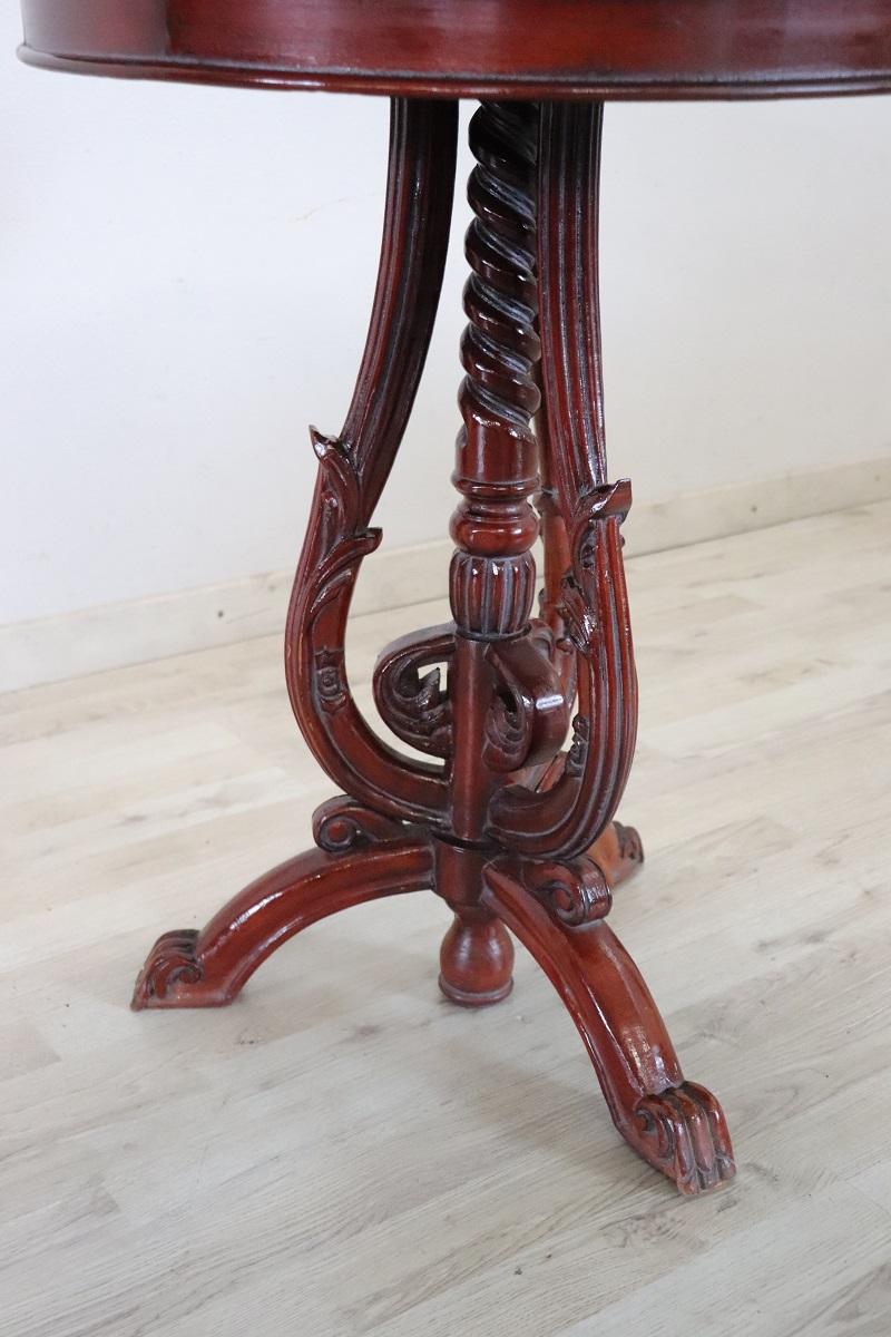 Fin du 20e siècle Table d'appoint italienne du 20e siècle en Beeche Wood avec plateau en marbre en vente