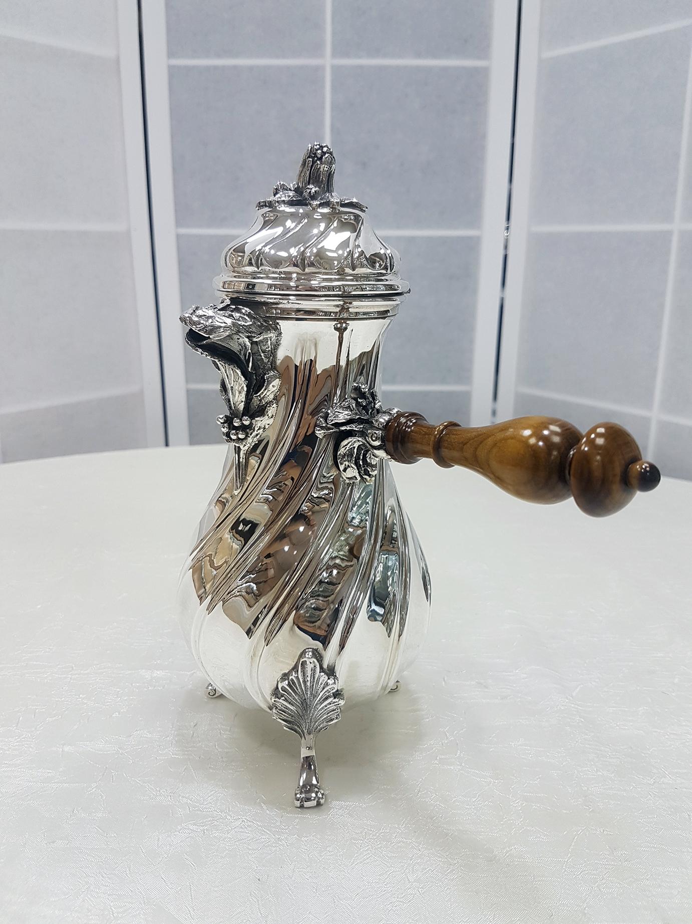 Solid silver chocolate pot in Baroque style with feet. The spiral work makes it very bright due to the faces that mirror each other. 
The body of the chocolate pot is supported by 3 feet made with the 