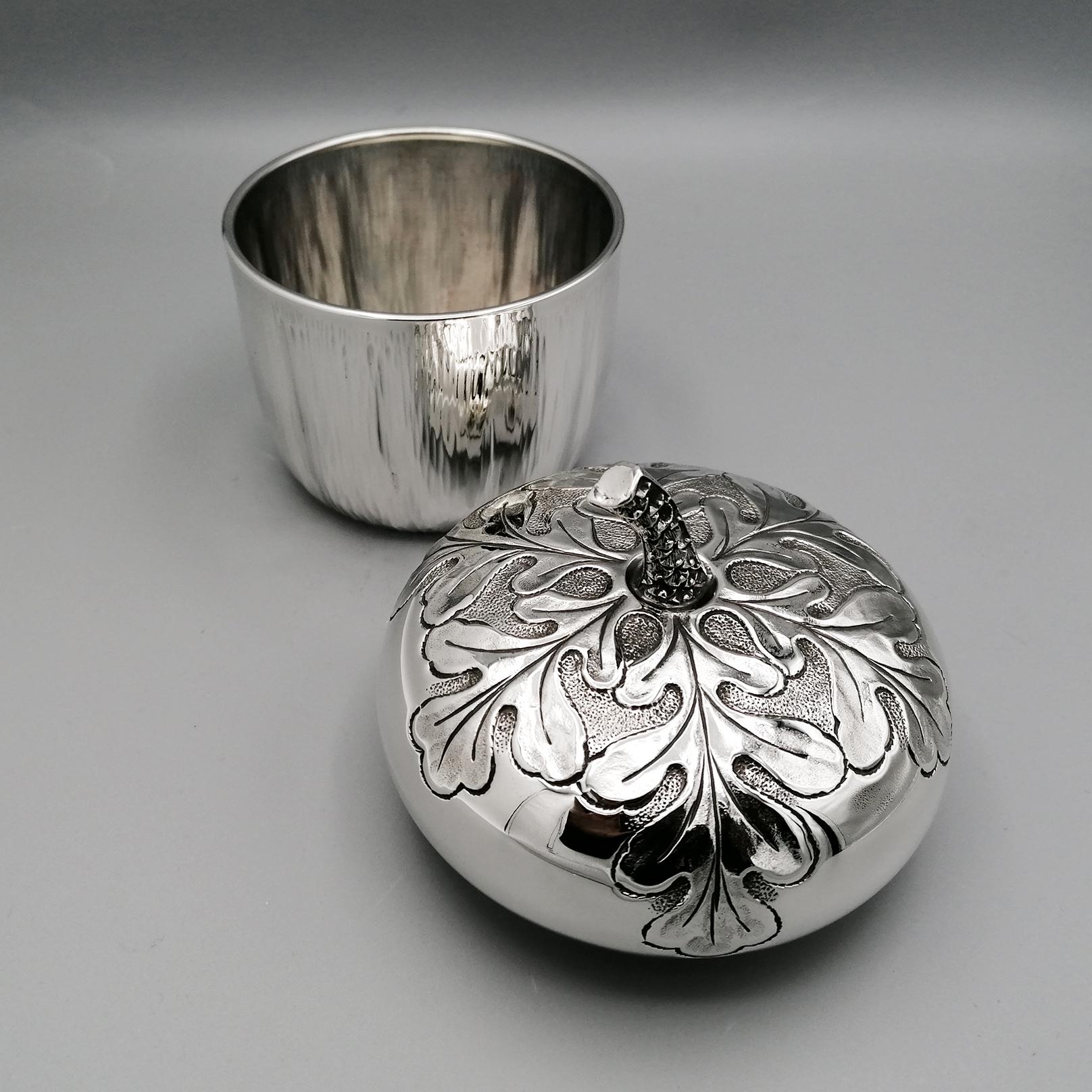 20th Century Italian Silver Box Embossed and Chiselled by Hand Acorn Shape For Sale 4