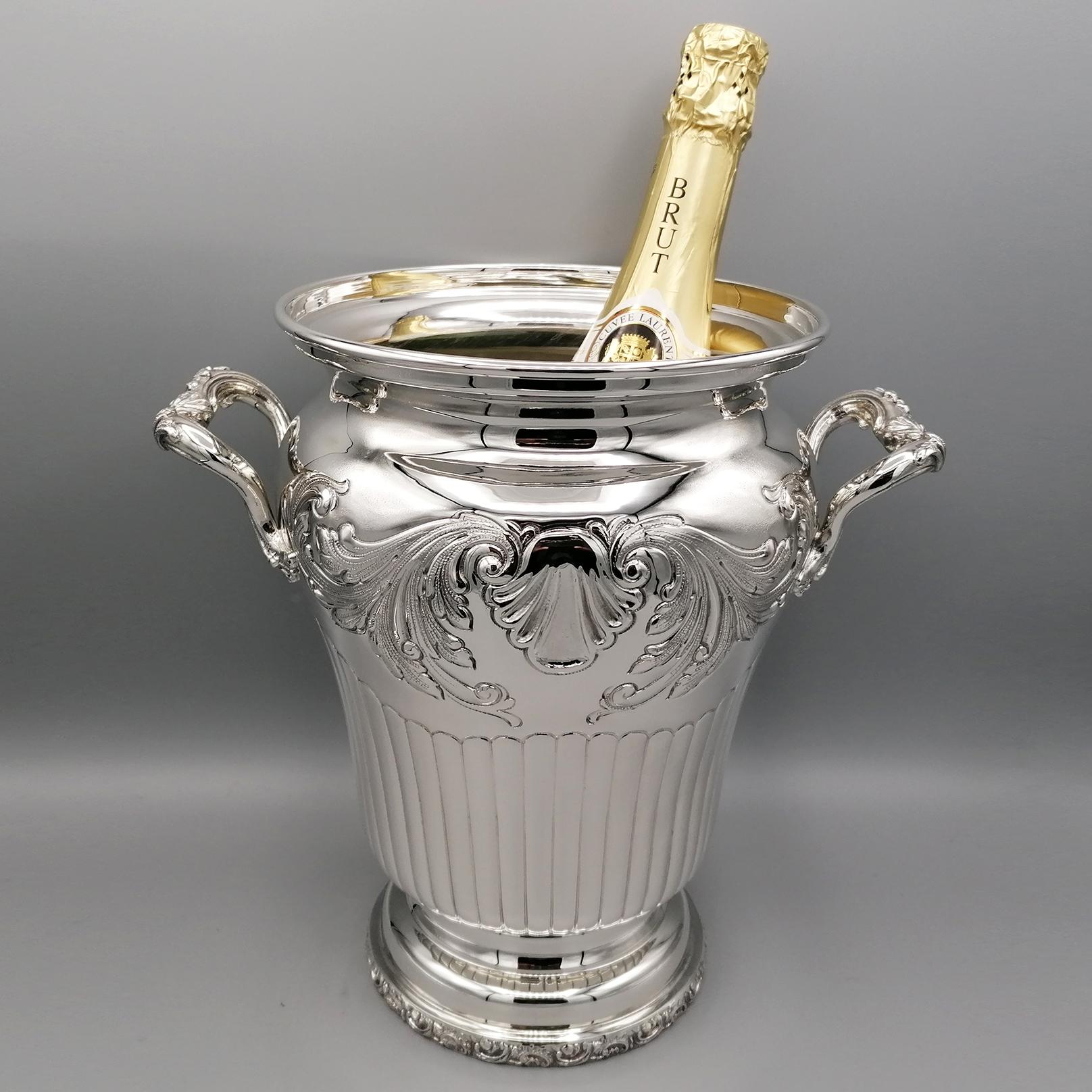 Important Baroque style Champagne bucket made of 800 solid silver.
The body is shaped, chiseled and engraved with volutes and shell typical of the Baroque style. In the lower part a fluted chisel was made
The handles are cast and chiseled.
A baroque