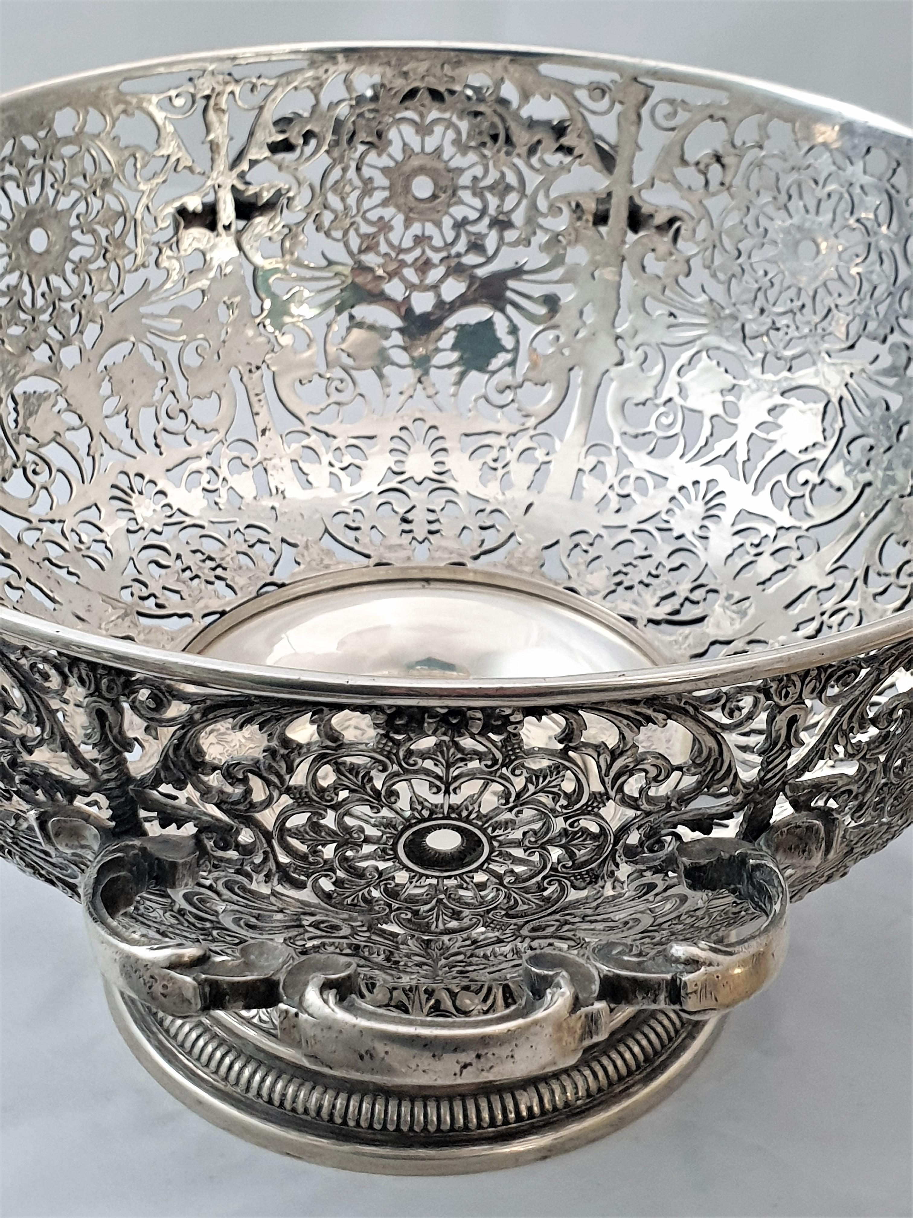 20th Century Italian Silver Fretwork Basket with Cover by Messulam Milan Italy For Sale 3