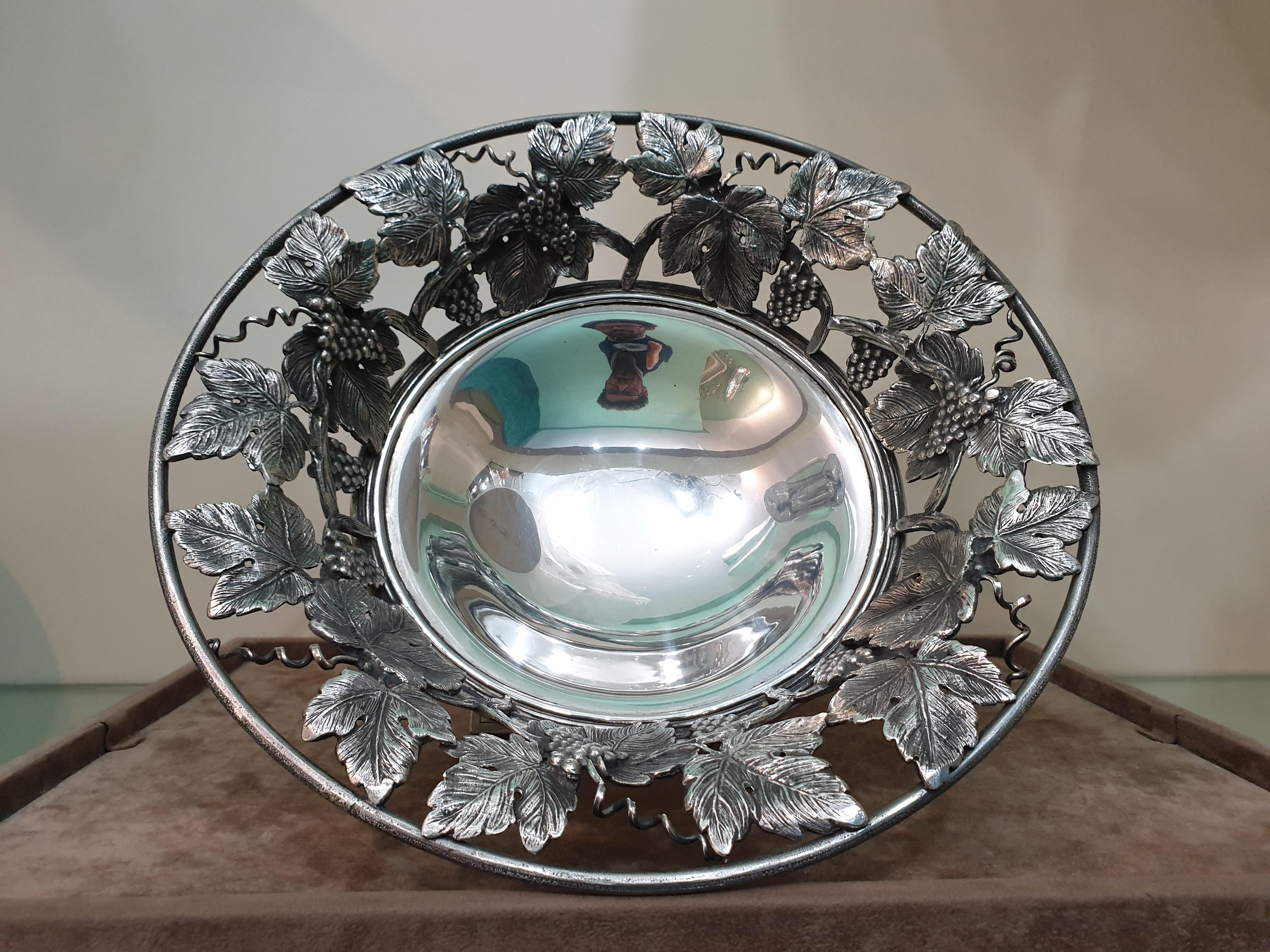 Engraved 20th Century Italian Silver Fruit Stand, Milan, 1930s For Sale