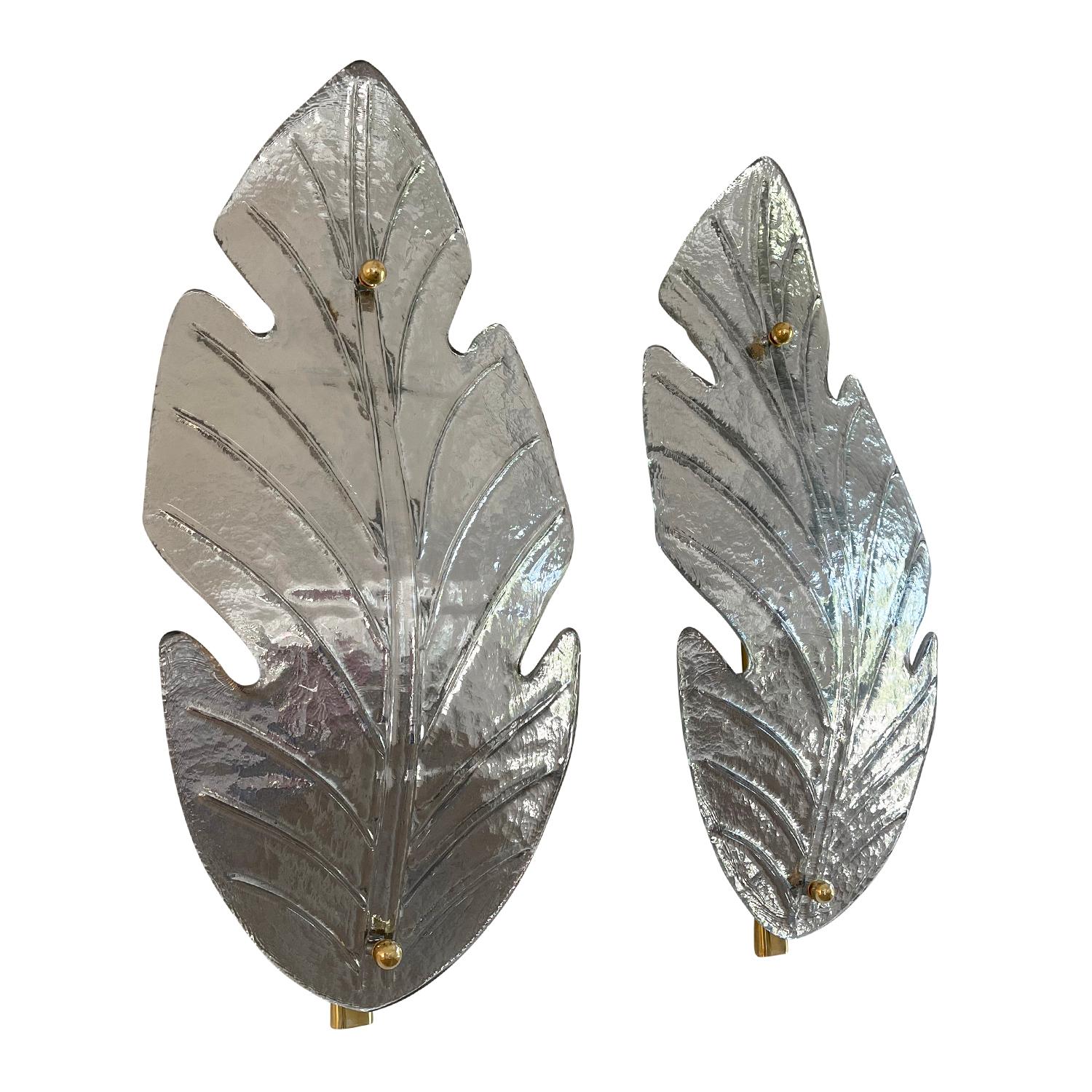 A large silver, slightly arched, vintage Mid-Century Modern Italian pair of wall sconces made of hand blown Murano Glass Sommerso, supported by a brass structure, imitating a leaf. Each of the appliques features two light sockets, in good condition.