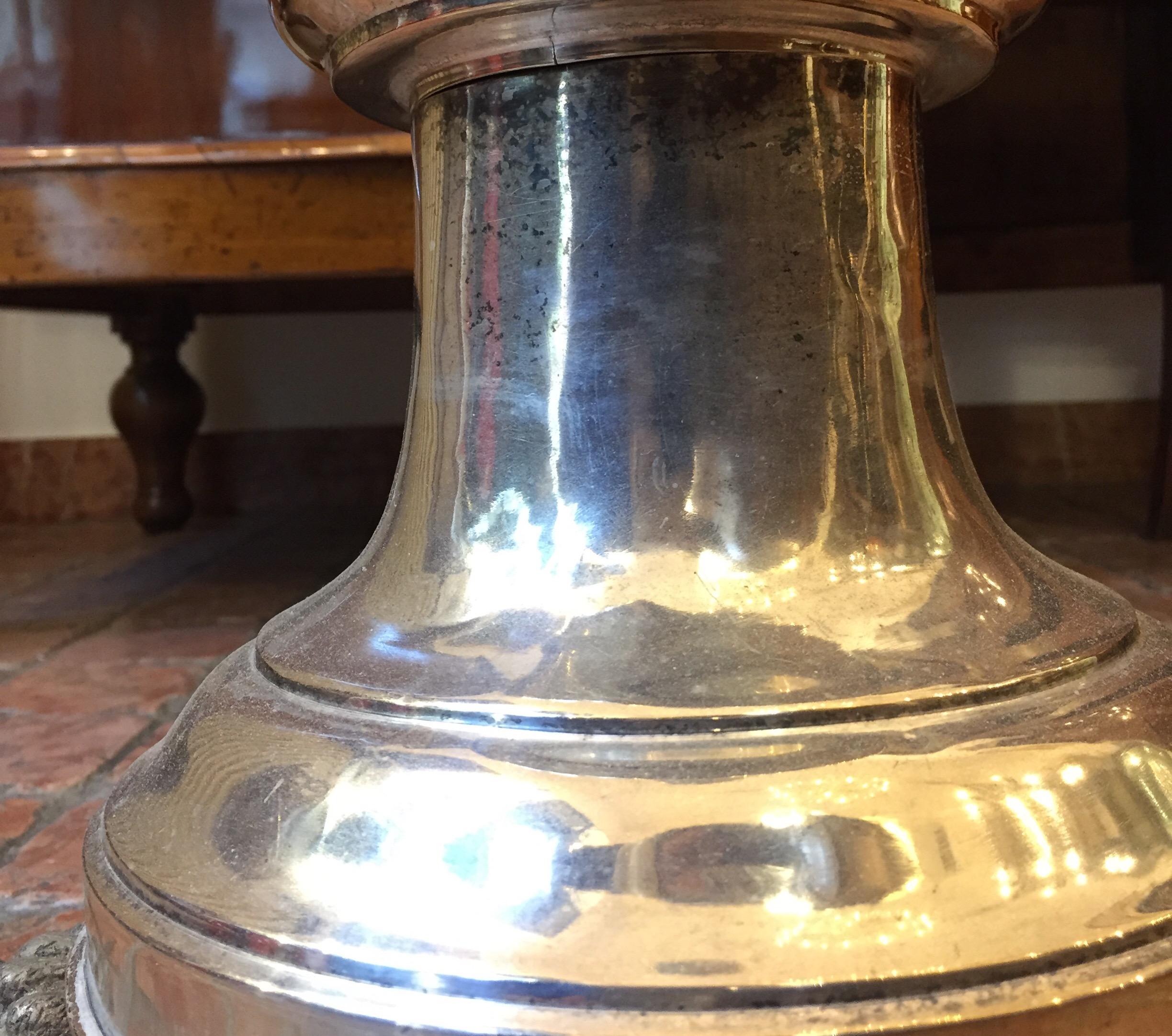 Torchère circulaire italienne du 20ème siècle en métal argenté en tant que lampe de sol en vente 3
