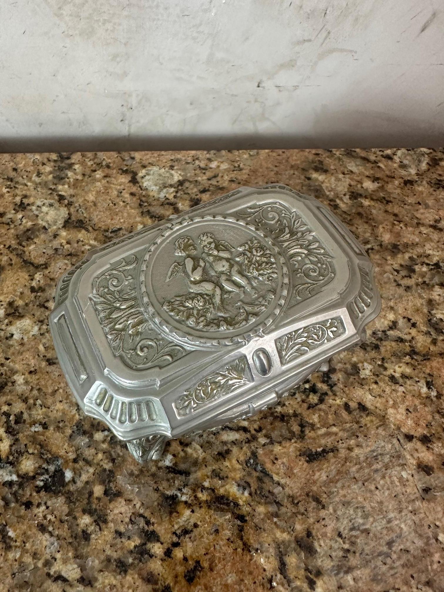 20th century Italian Silver plate Musicale Boxe, 1960s In Good Condition For Sale In LEGNY, FR