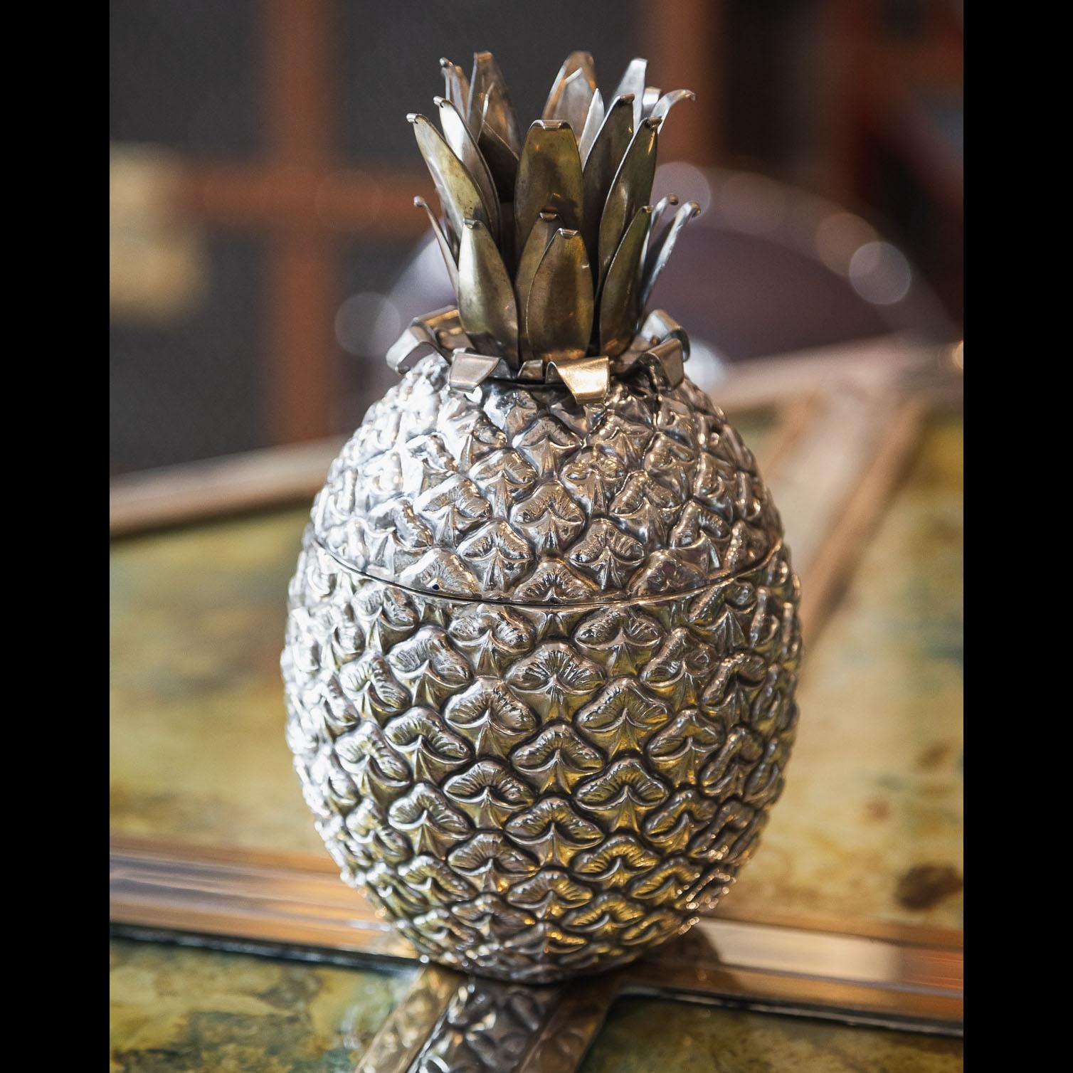 Novelty Mid-20th Century Italian silver plated ice bucket, in a form of a pineapple, removable lid mounted with realistically modelled leaves. This item is in fabulous condition and is a must for any collector or just as a stand alone item, as