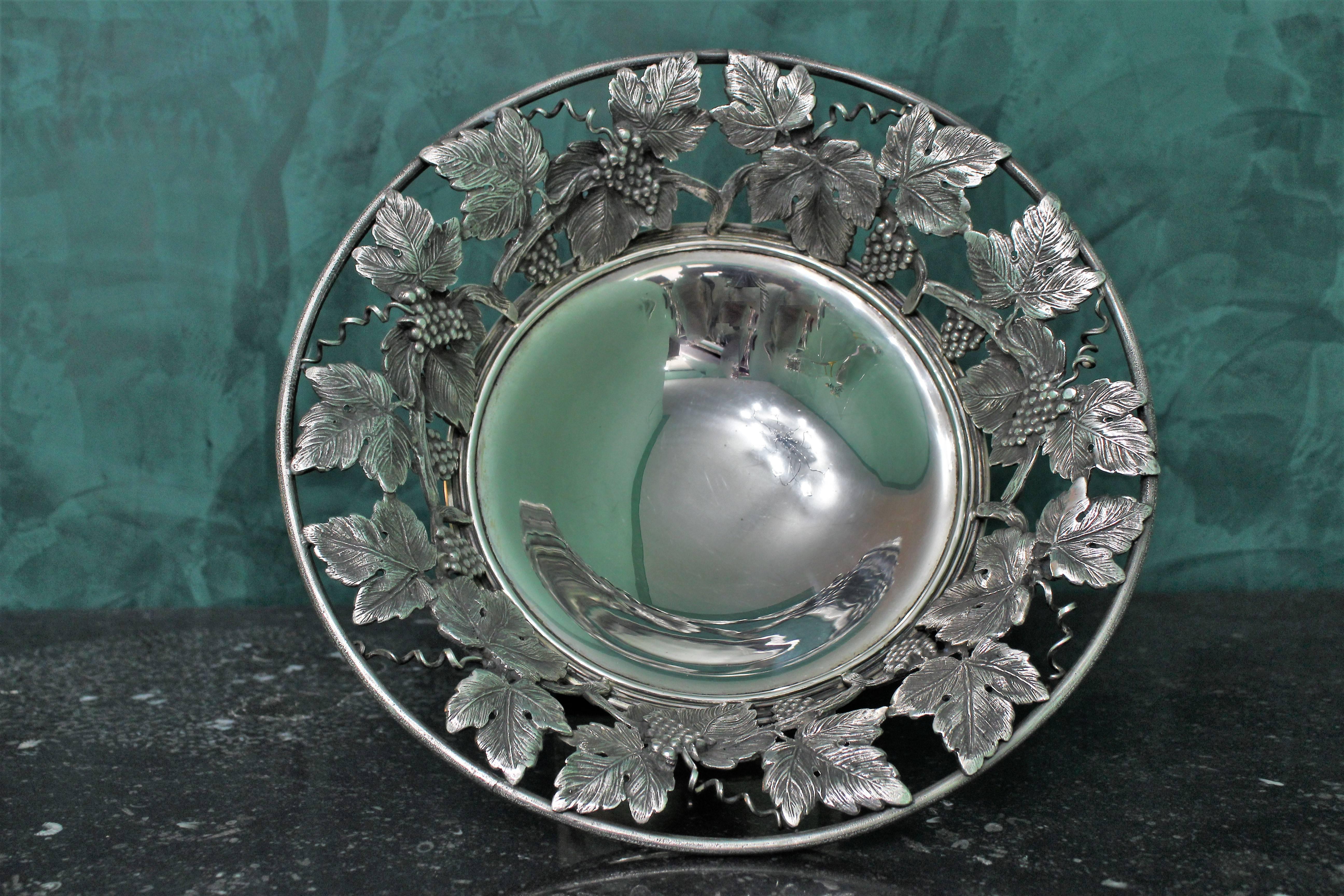 Silver fruit stand realized in Milan, Italy, between 1934 and 1944.
Handcrafted and engraved. Decorated with grape fruits and vines on the top part.
Dimensions: Diameter 27 cm, height 14 cm, weight 1270 gr.
 