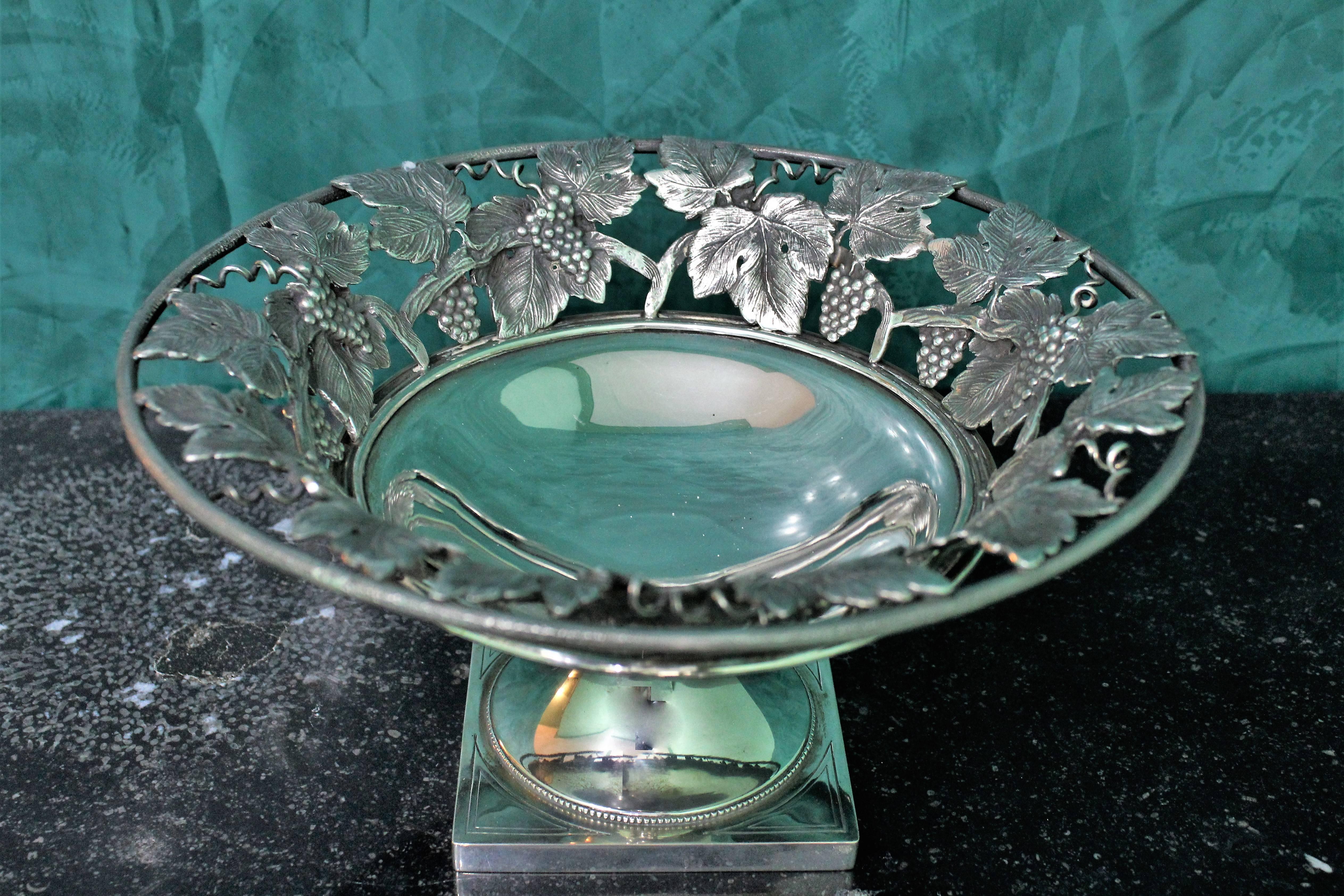 20th Century Italian Silver Rococo Fruit Stand, 1930s For Sale 3