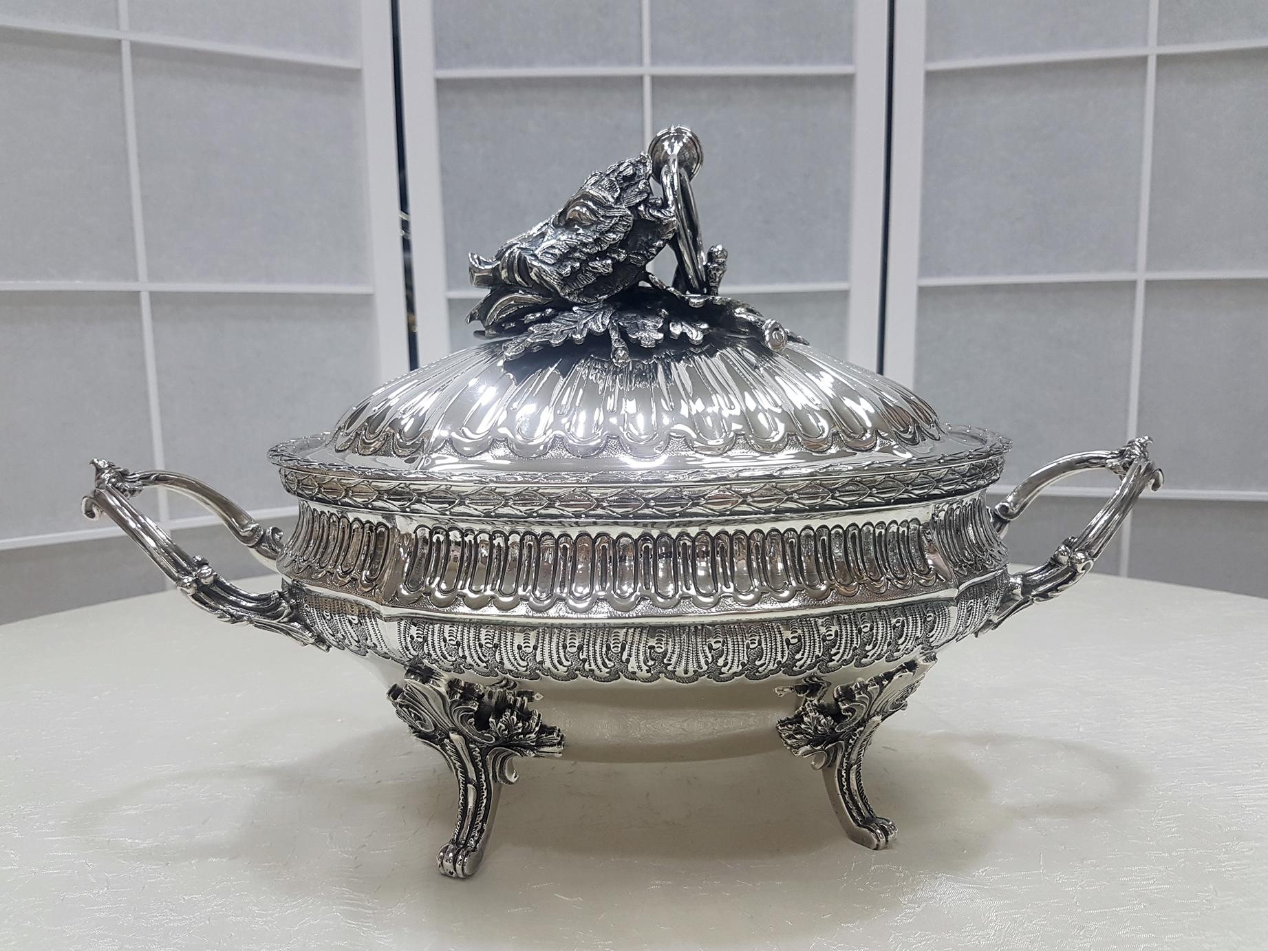 20th Century Italian Silver Soup Tureen Empire Style by Vittorio Manzoni, Milan In Excellent Condition For Sale In VALENZA, IT