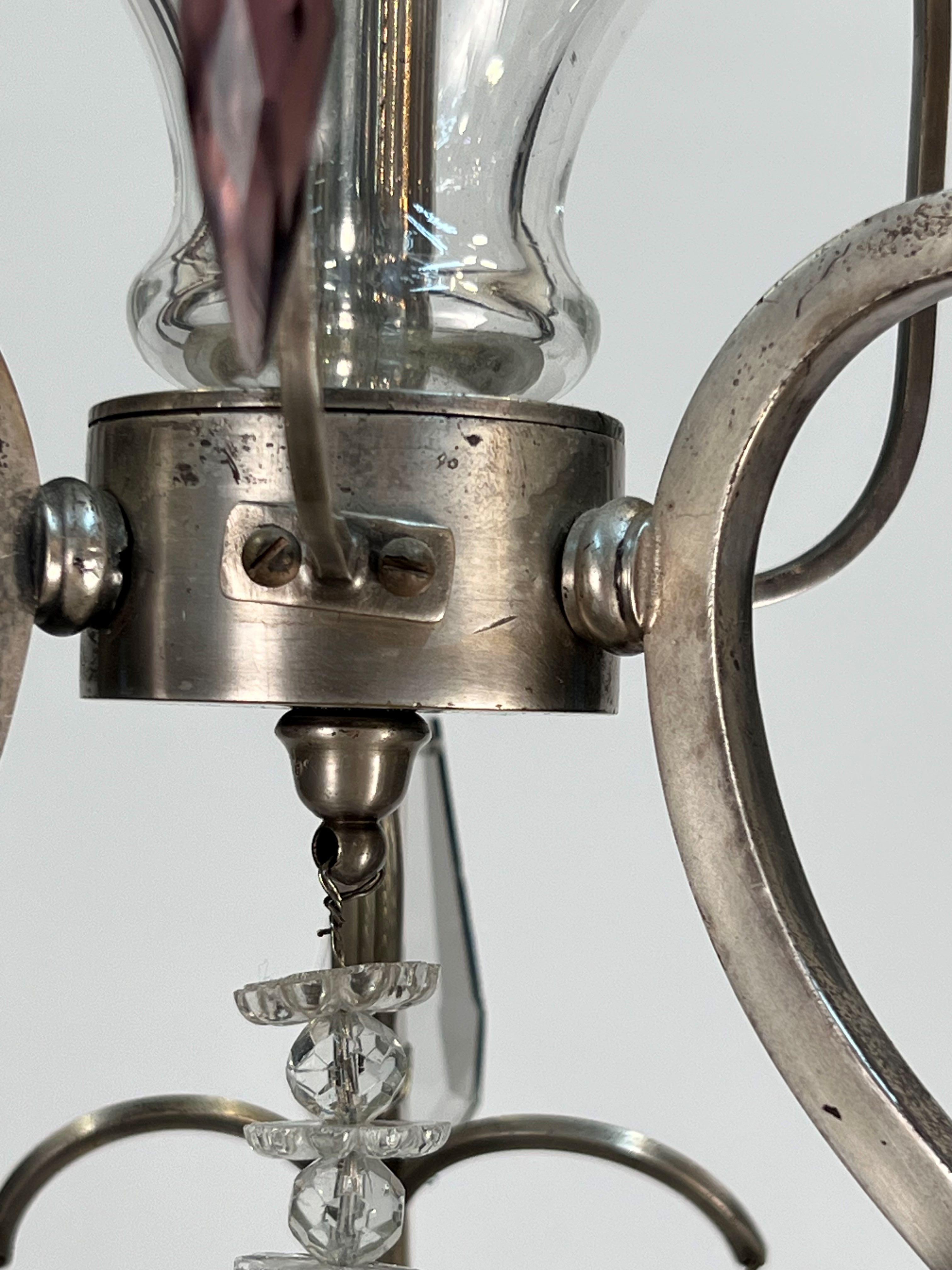 Italienischer Kronleuchter aus versilberter Bronze und Kristall im Louis-XVI.-Stil des 20. Jahrhunderts im Angebot 6
