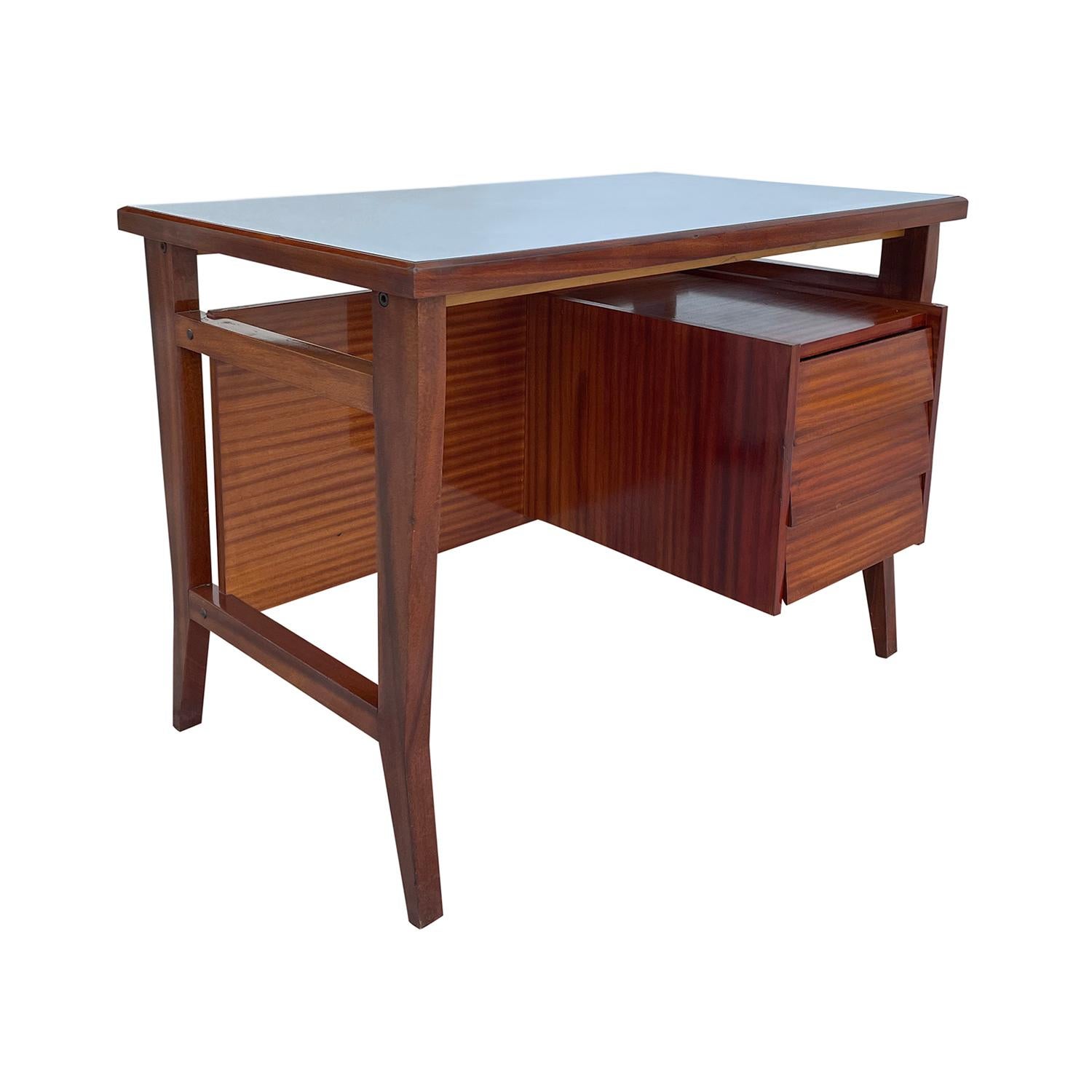 Sculpté à la main Petite table à écrire italienne Schirolli Mantova en acajou du 20ème siècle par Gio Ponti en vente