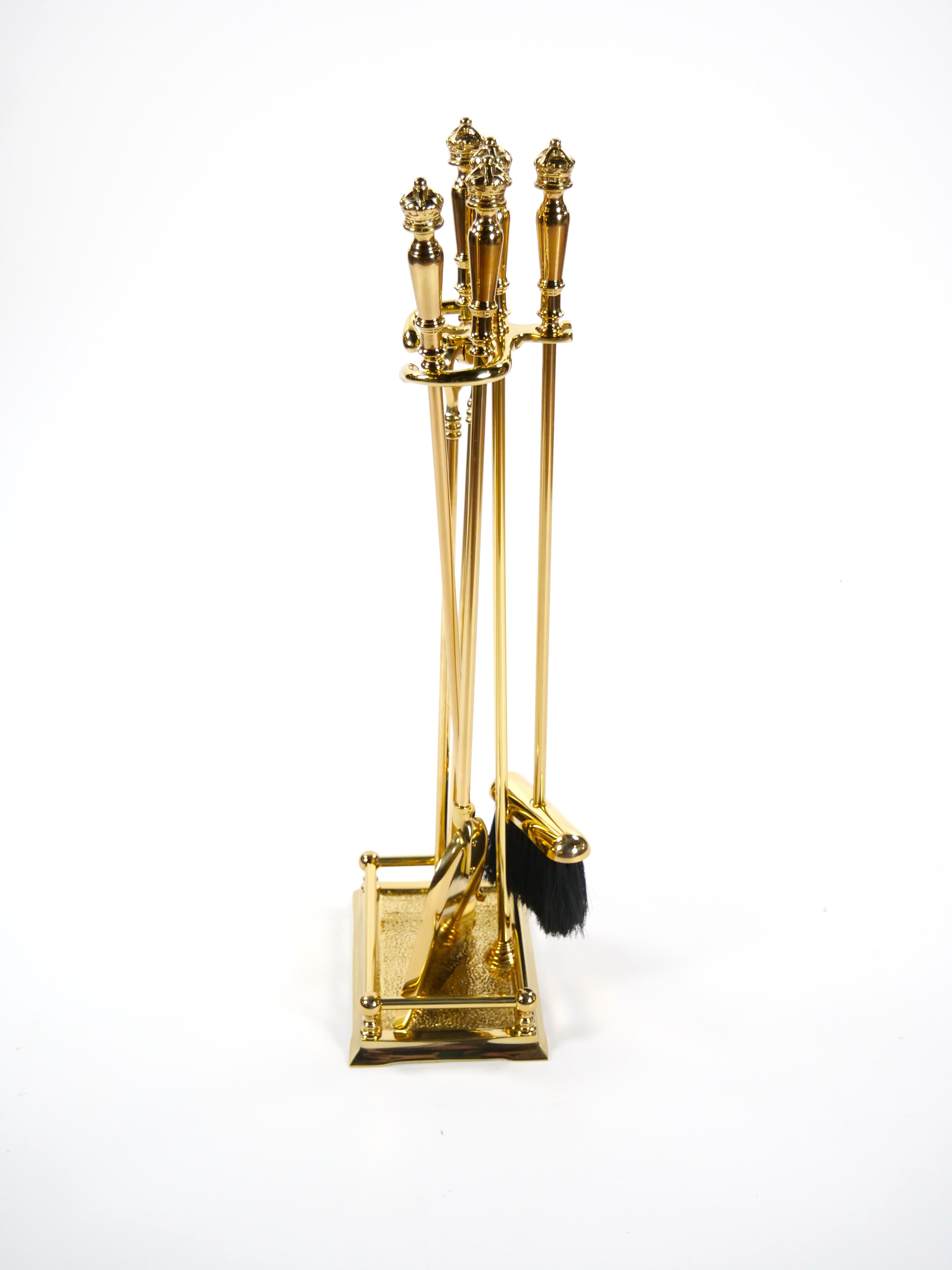 Juego de 4 herramientas para chimenea de latón macizo italiano del siglo XX Neoclásico en venta