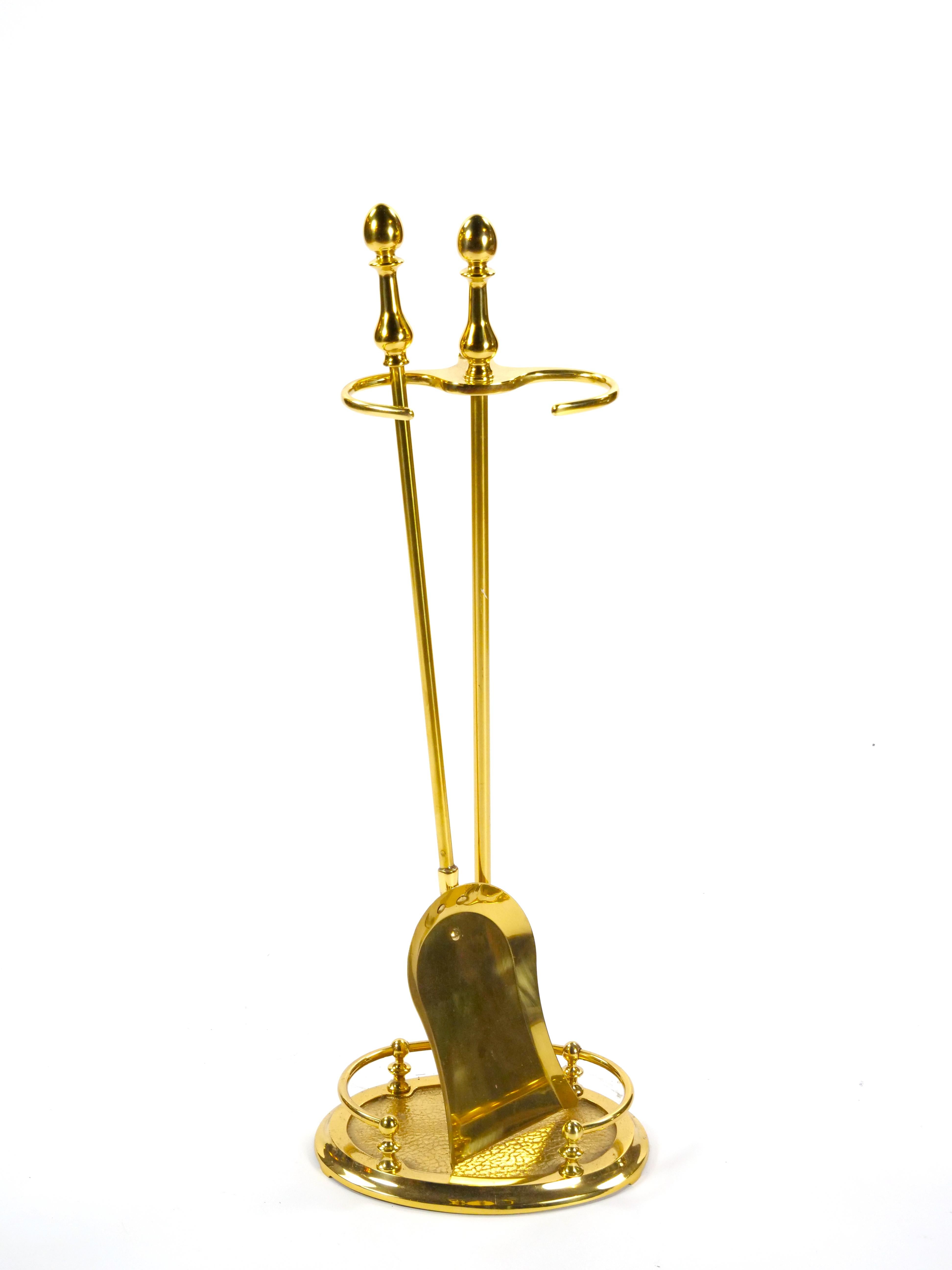 Set di utensili per caminetto in ottone massiccio del XX secolo in vendita 2