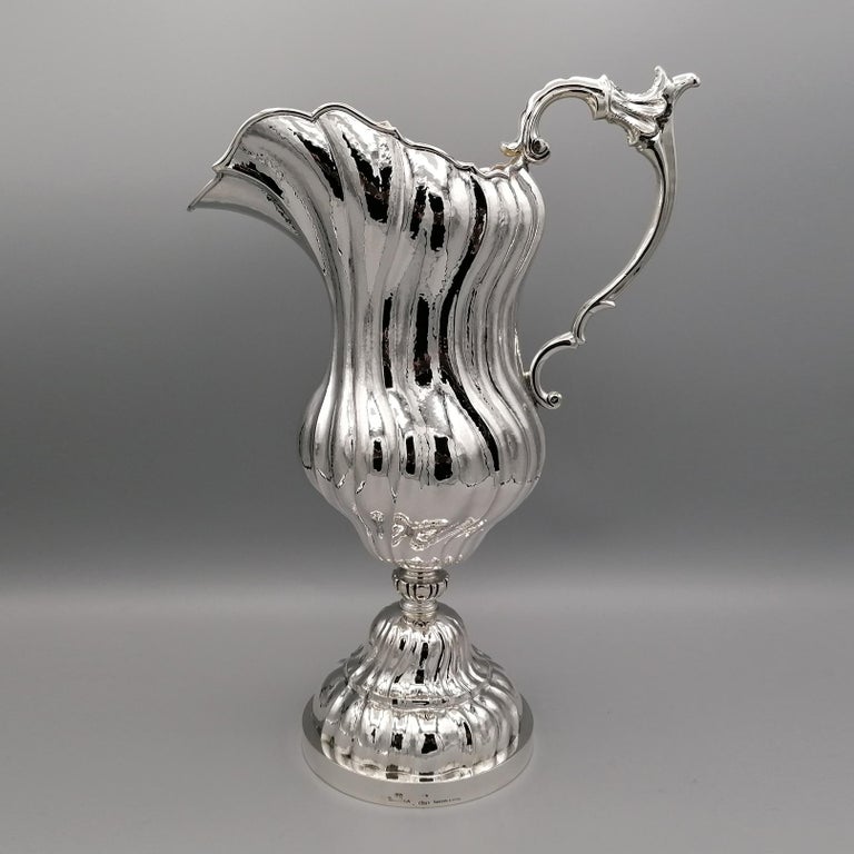 Gorgeous jug in solid 800 silver in Italian Baroque style.
Completely handmade, it has a sinuous body, shaped and embossed with torchon motifs.
The 