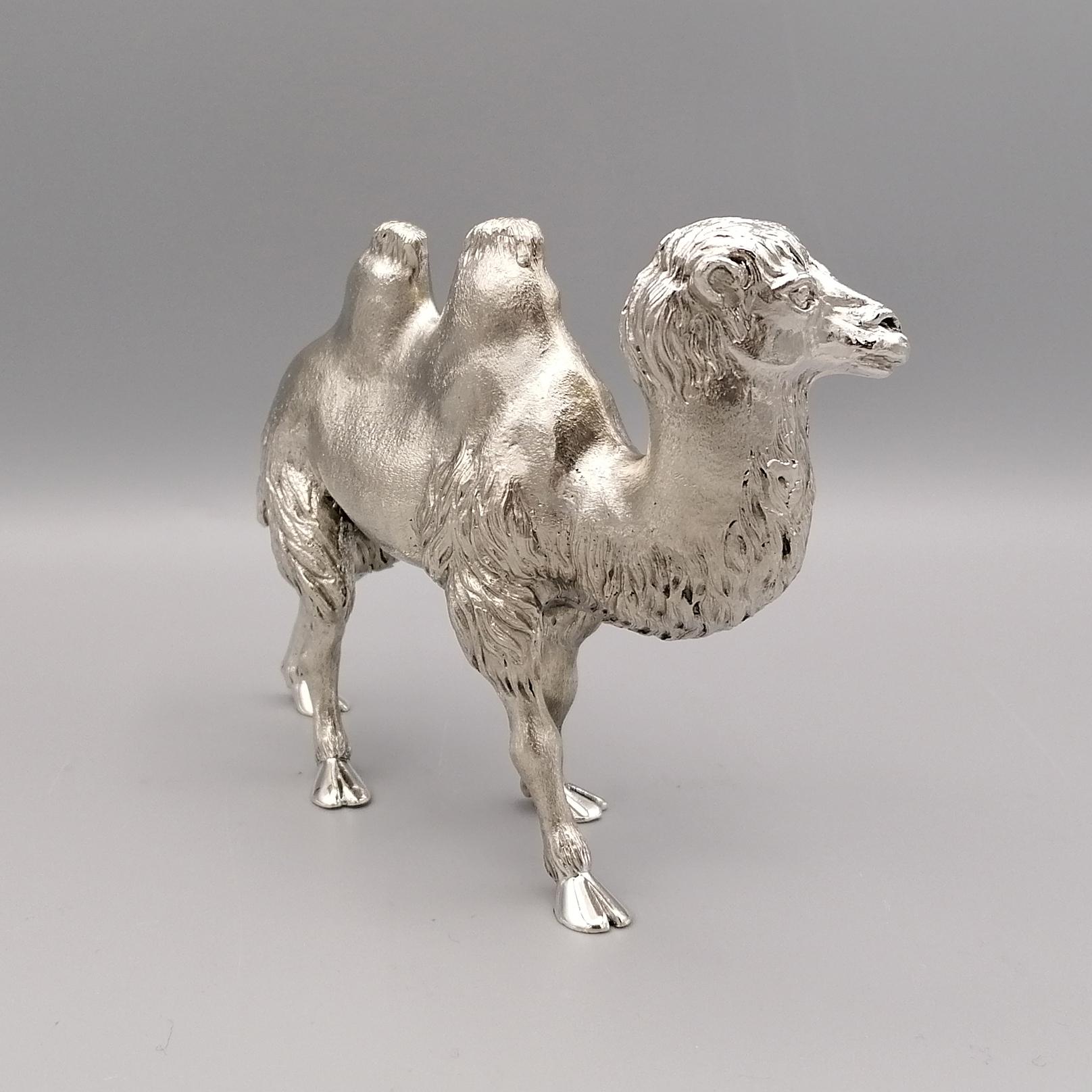 Moulage Sculpture italienne du camel en argent massif du XXe siècle en vente