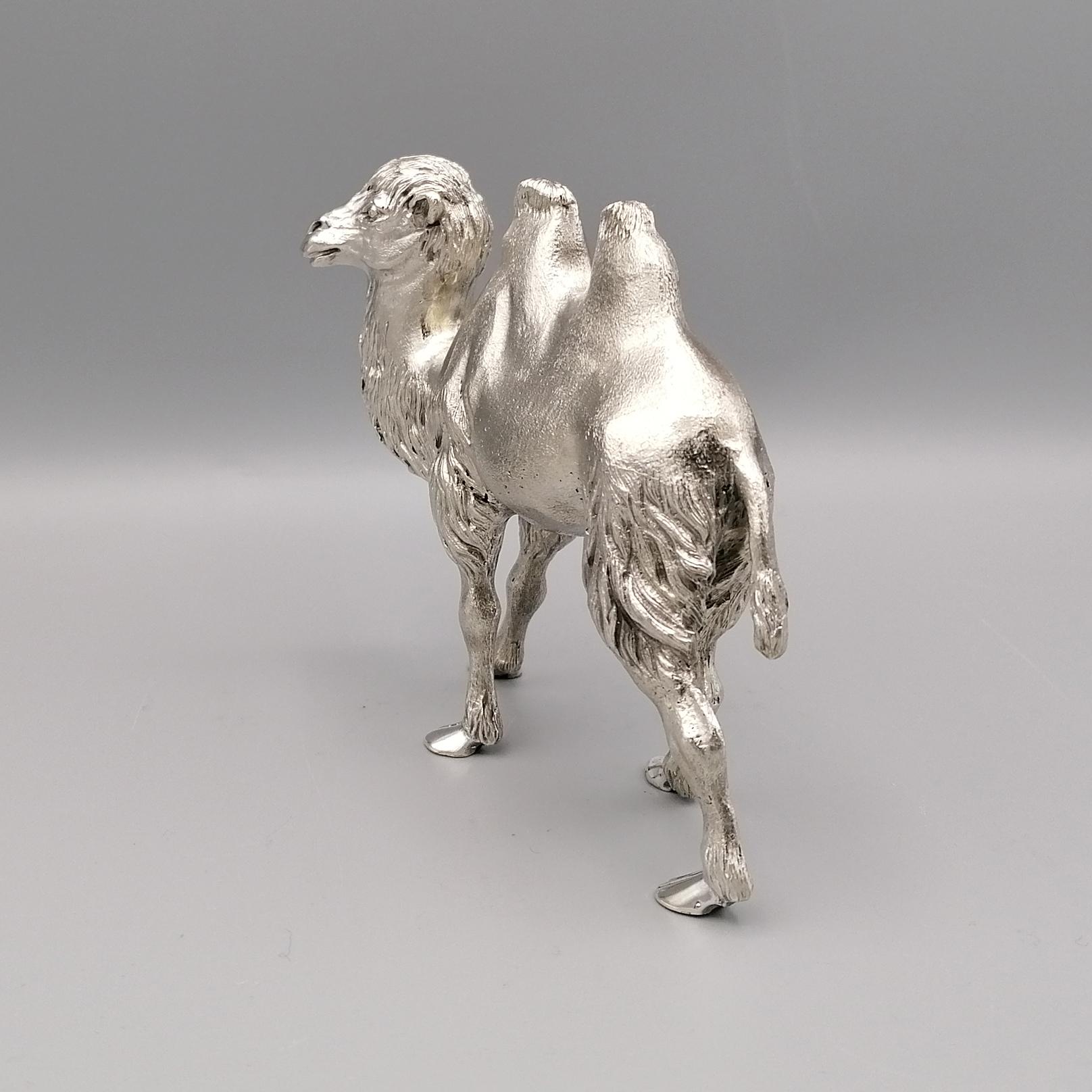 Fin du 20e siècle Sculpture italienne du camel en argent massif du XXe siècle en vente