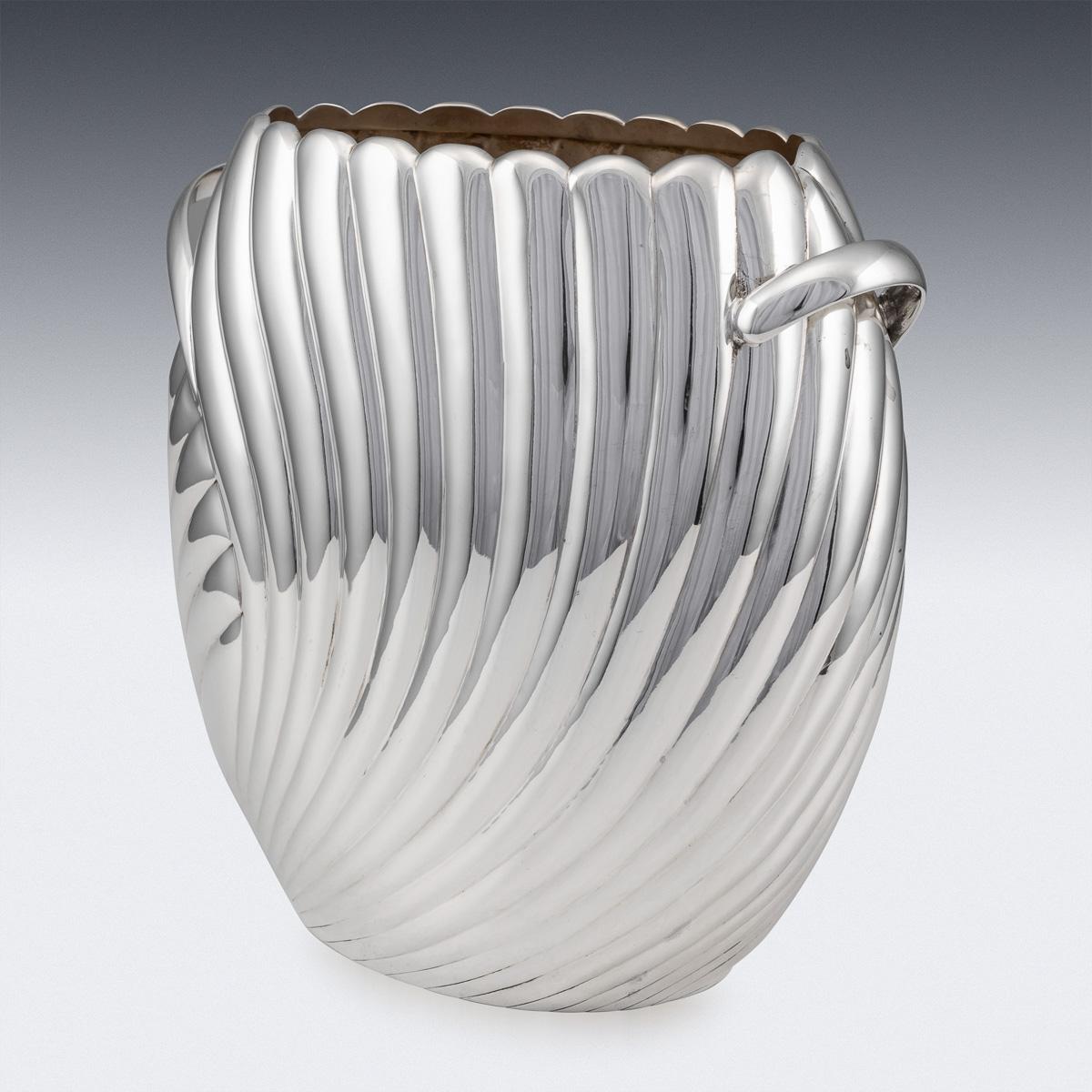20th Century Italian Solid Silver Decorative Vase, Bedetti, Rome, c.1980 In Good Condition For Sale In Royal Tunbridge Wells, Kent