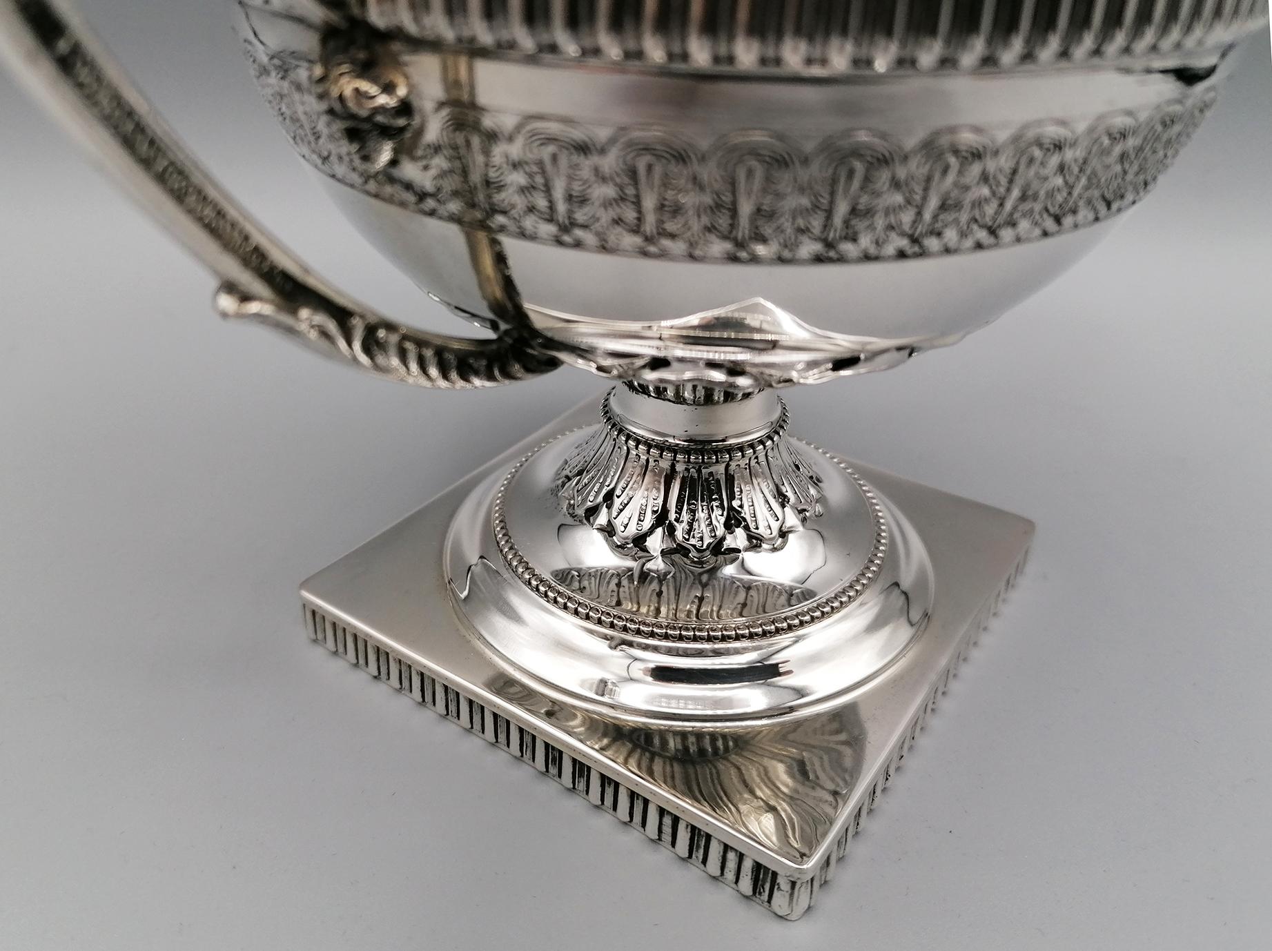 Italienische Sugar Bowl aus massivem Silber im Empire-Stil des 20. Jahrhunderts auf Füßen (Mitte des 20. Jahrhunderts) im Angebot