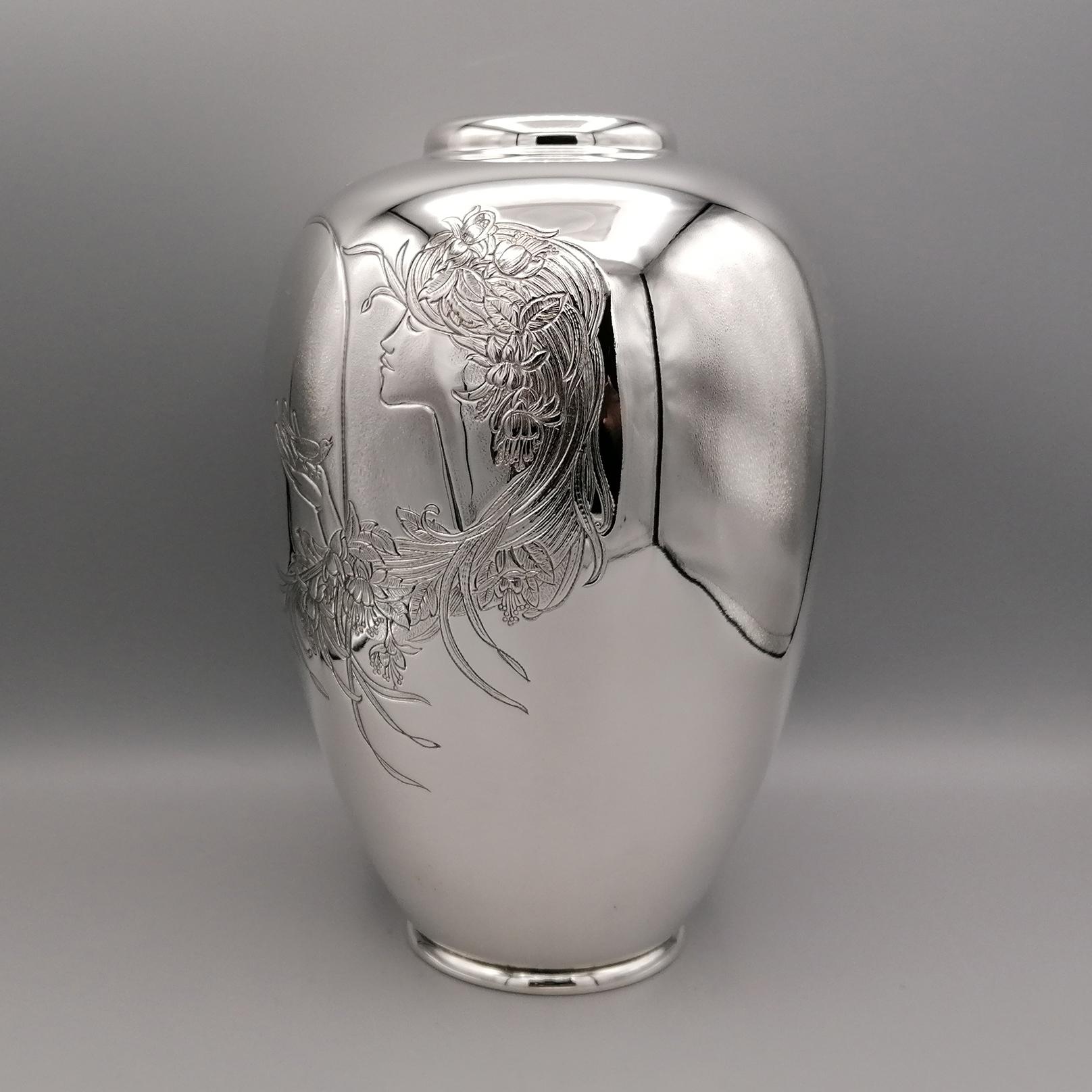 20th Century Italian Solid Silver Engraved Vase For Sale 4